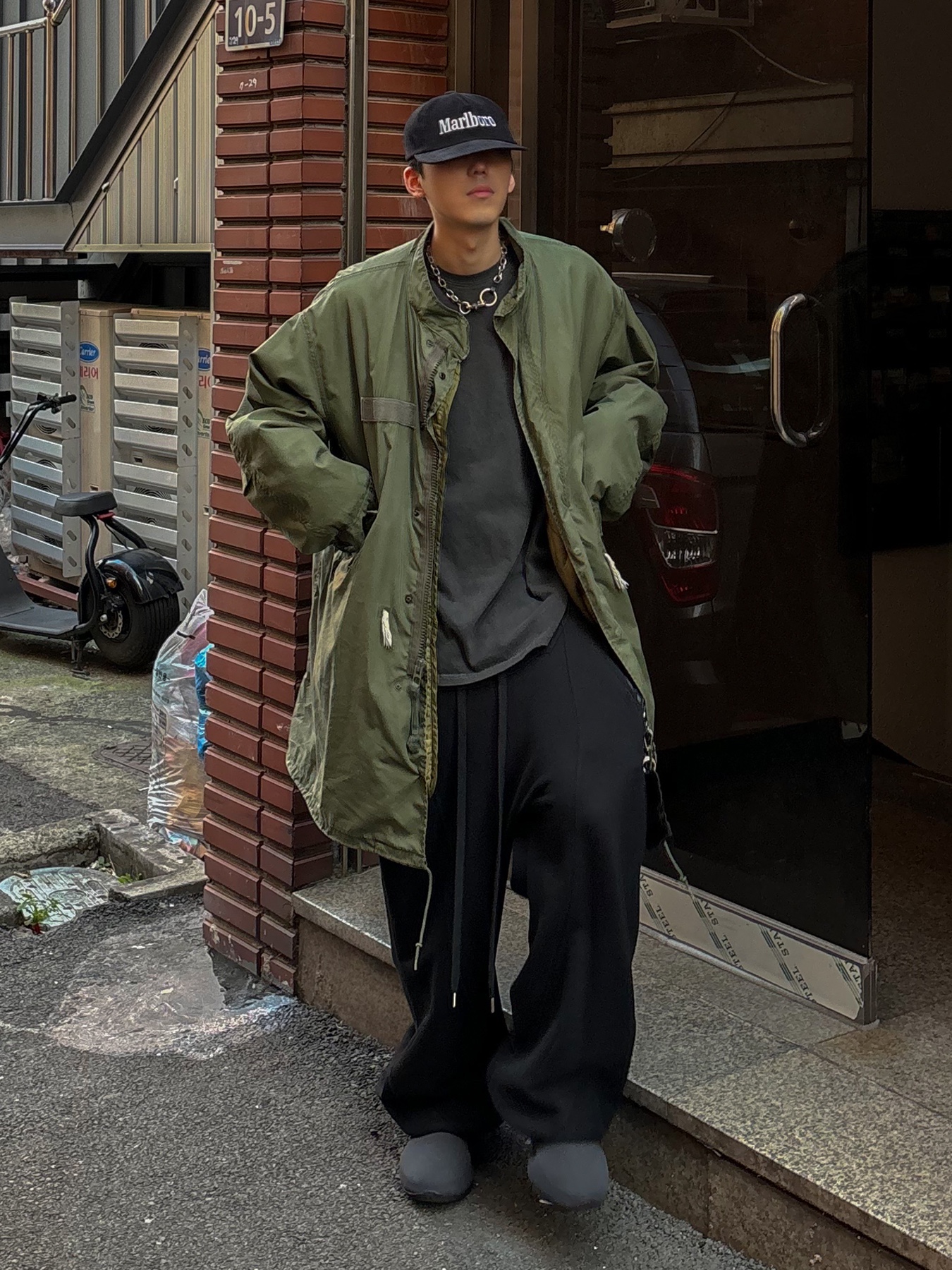 Adidas Yeezy Knit RNR Fade Onyx 착용 스타일 - 1