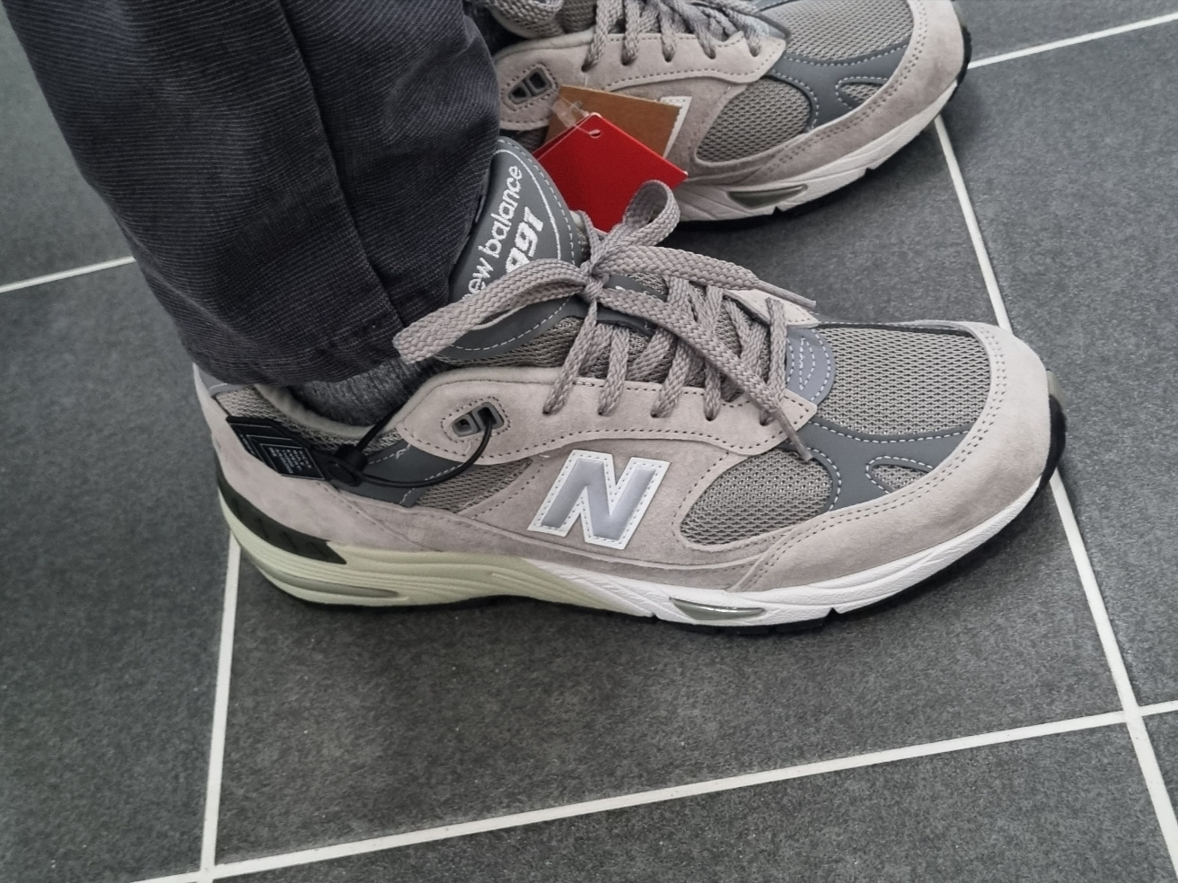 New Balance 991 Made in UK Grey 착용 스타일 - 2