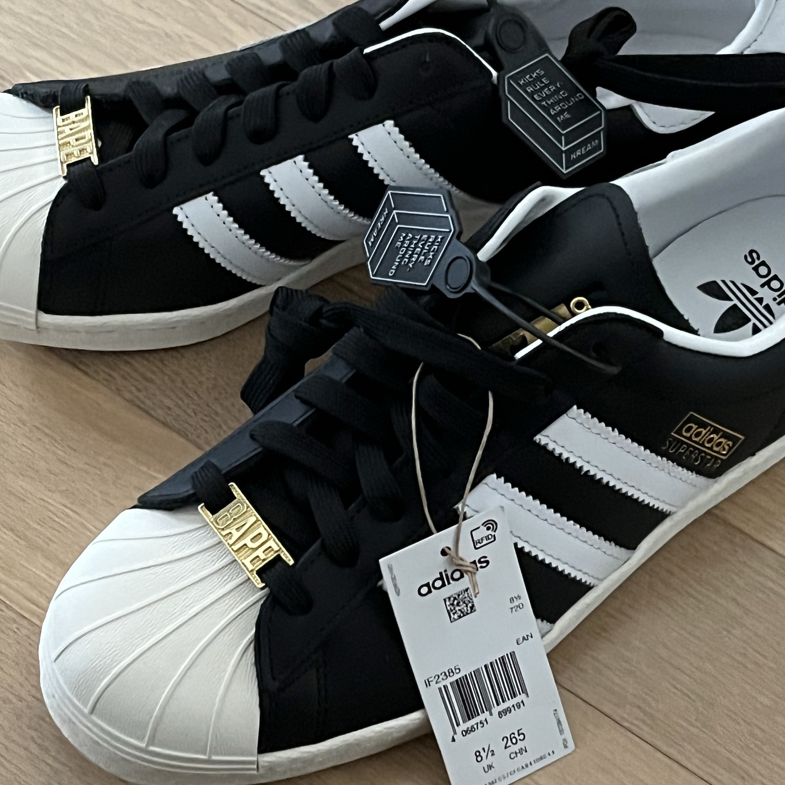 Adidas x BAPE Superstar 80s Core Black Off White 착용 스타일 - 2
