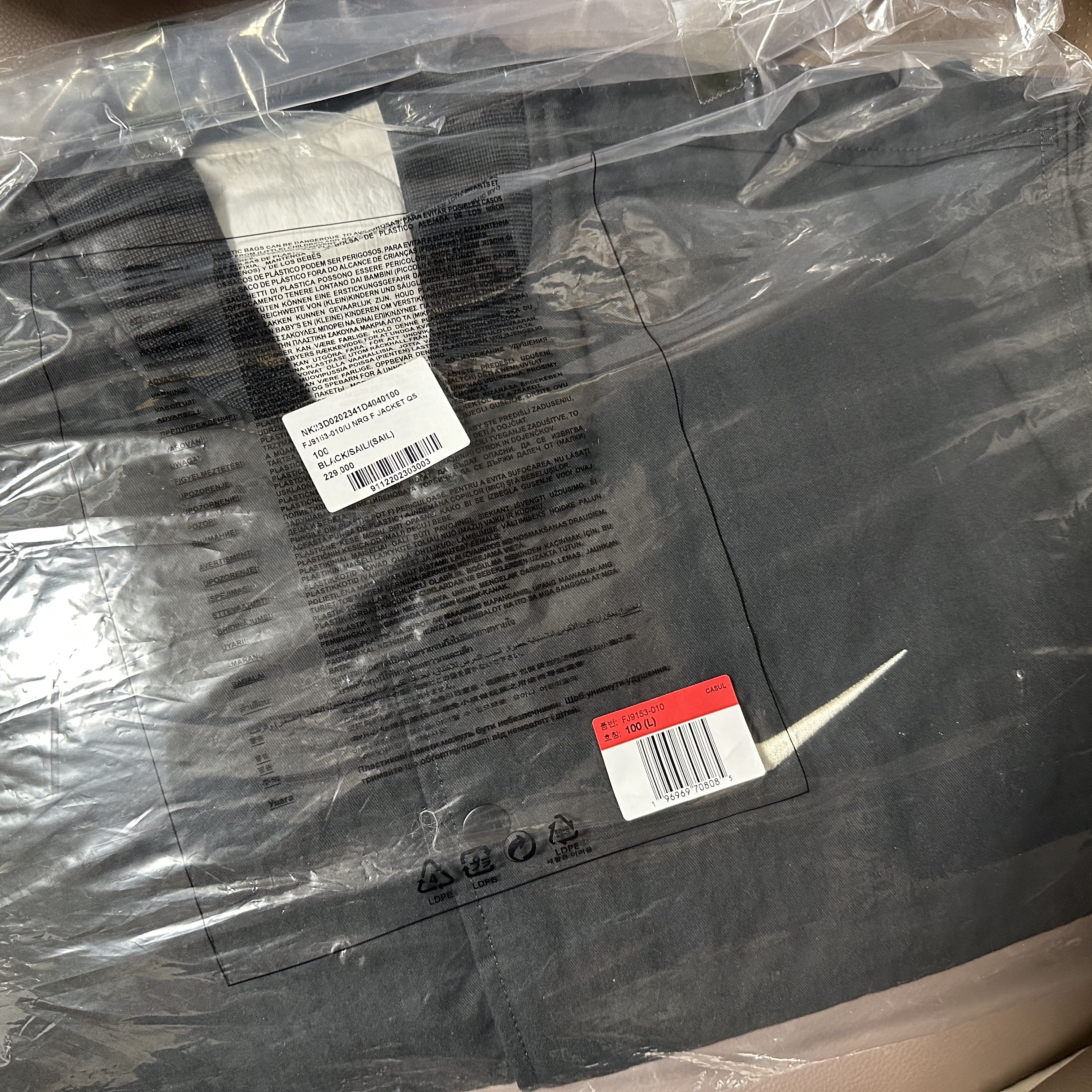 Nike x Stussy Reversible Jacket Black (FJ9153-010) 착용 스타일
