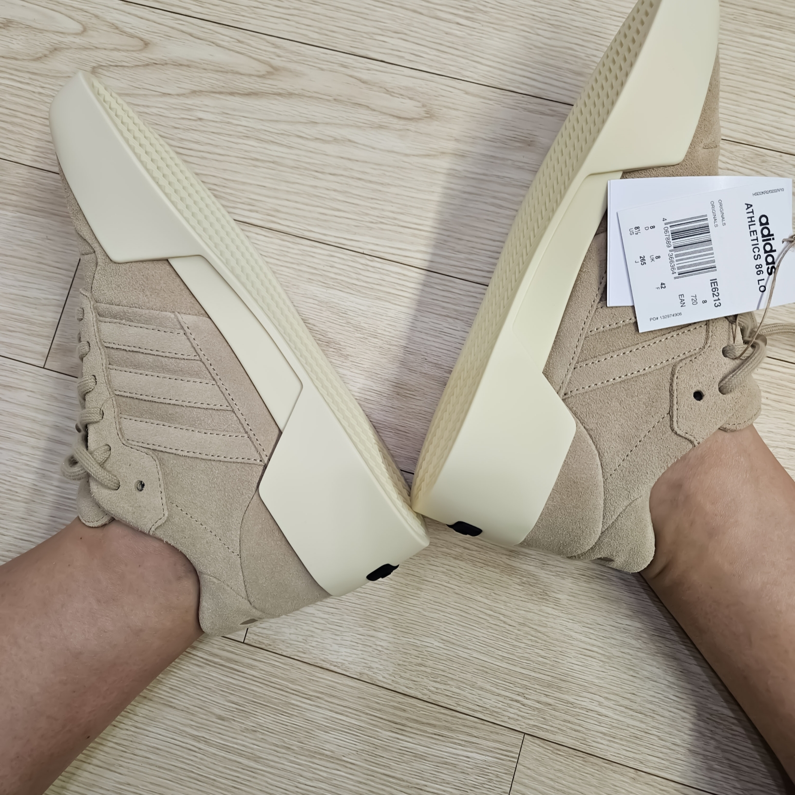 Adidas x Fear of God Athletics 86 Low Clay 착용 스타일 - 1