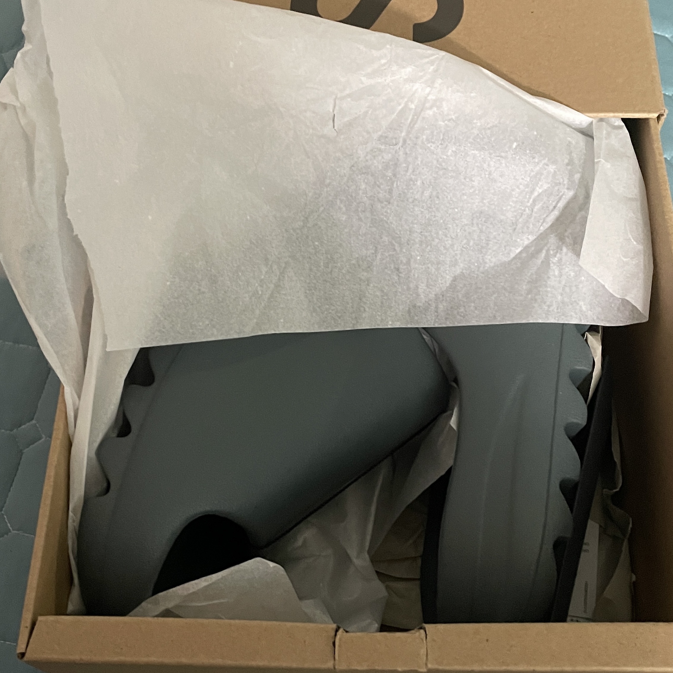 Adidas Yeezy Slide Slate Marine 착용 스타일 - 2