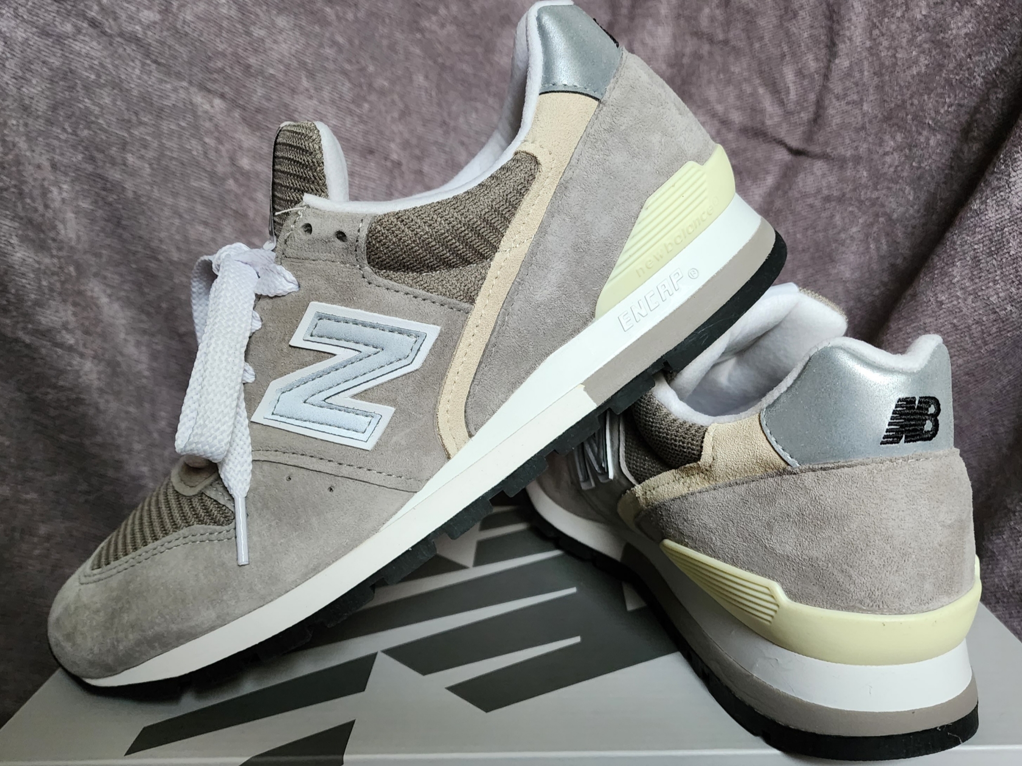 New Balance Made in USA 996 Grey, New Balance 996 Grey 착용 스타일 - 2