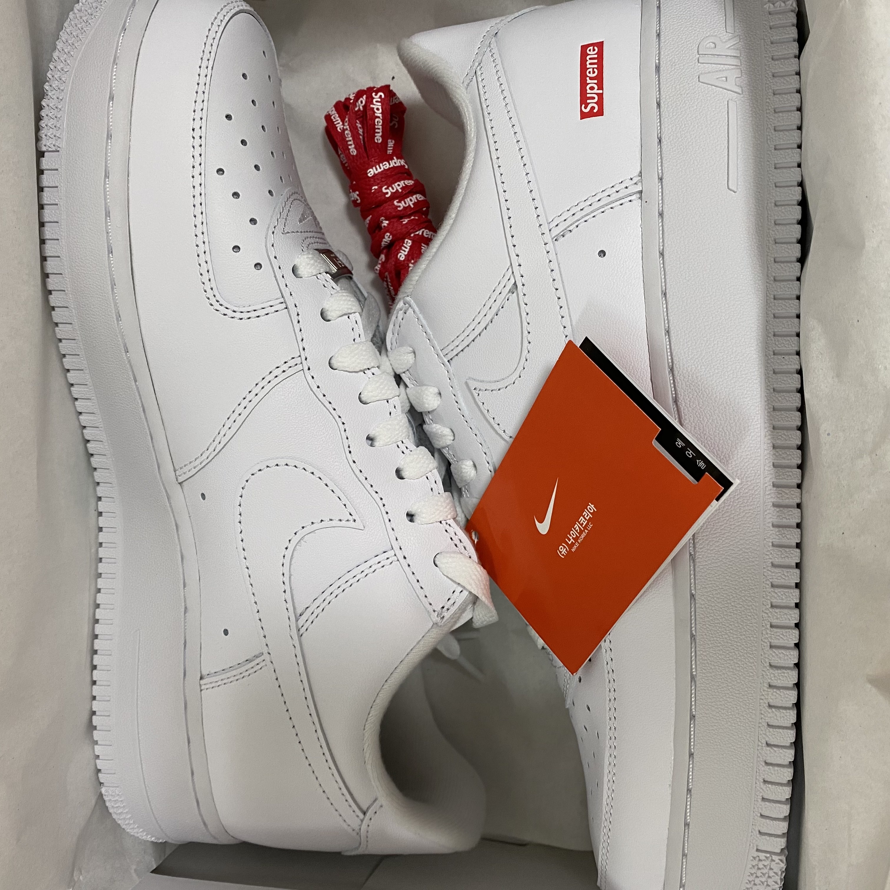 Nike x Supreme Air Force 1 Low White 착용 스타일