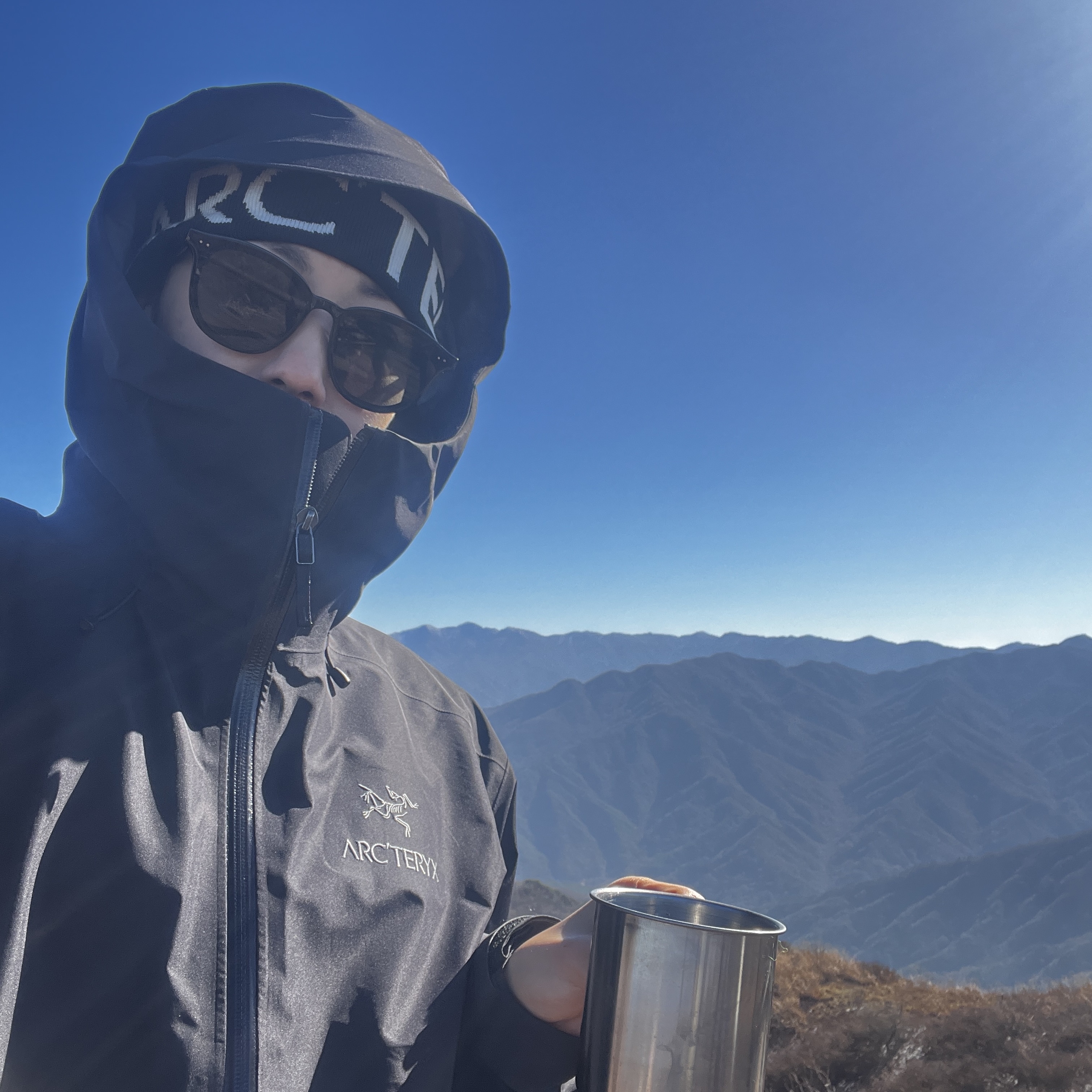 Arc'teryx Beta LT Jacket Black 착용 스타일 - 2