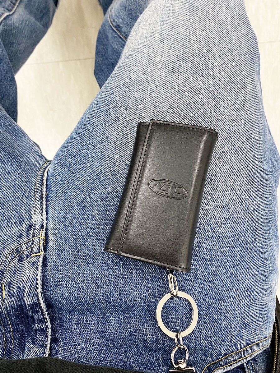 Diesel Leather Key Case Black, Converse x Drkshdw Turbodrk Chuck 70 Ox Silver Lacquered Denim 착용 스타일 - 2