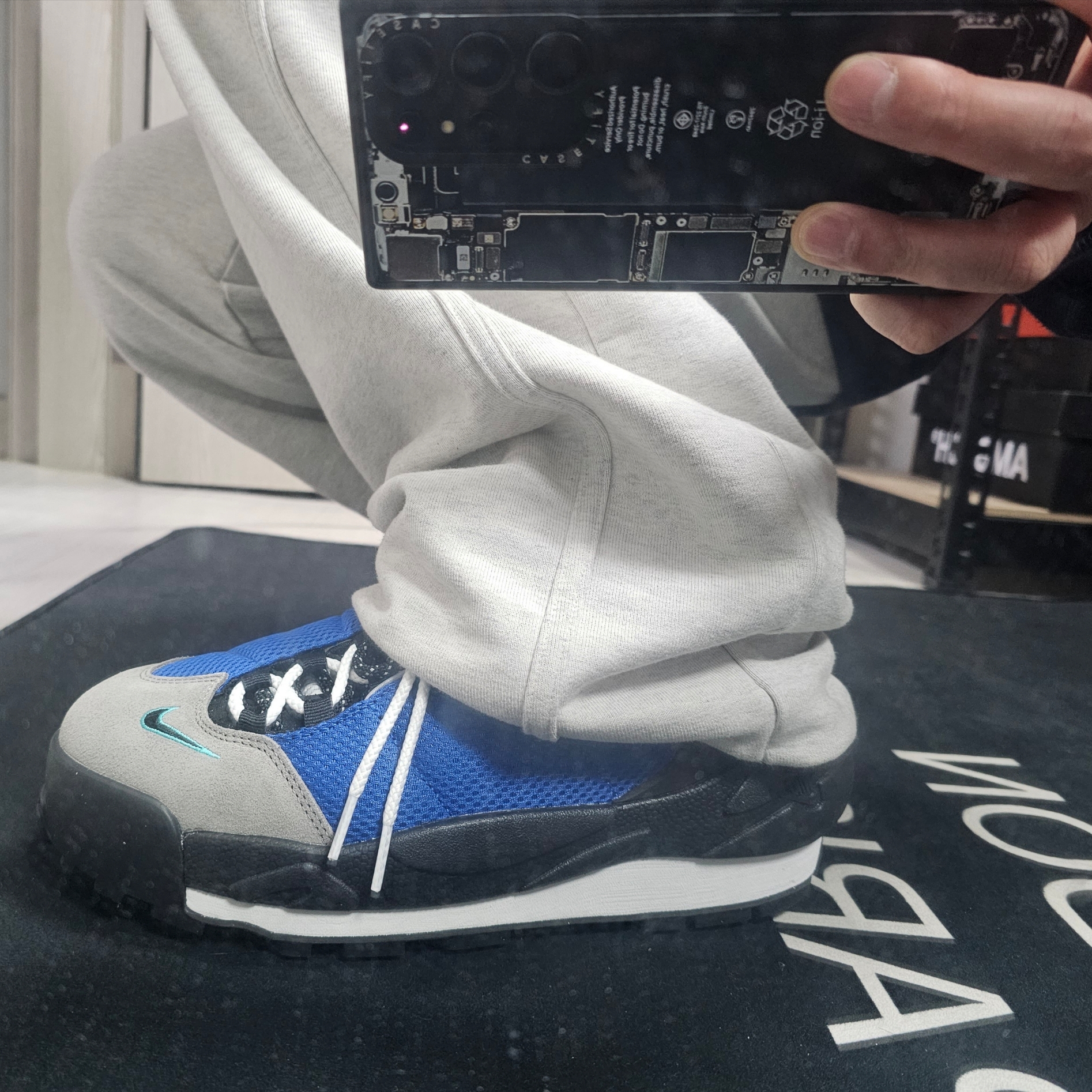 Nike x Sacai Magmascape SP Varsity Royal 착용 스타일