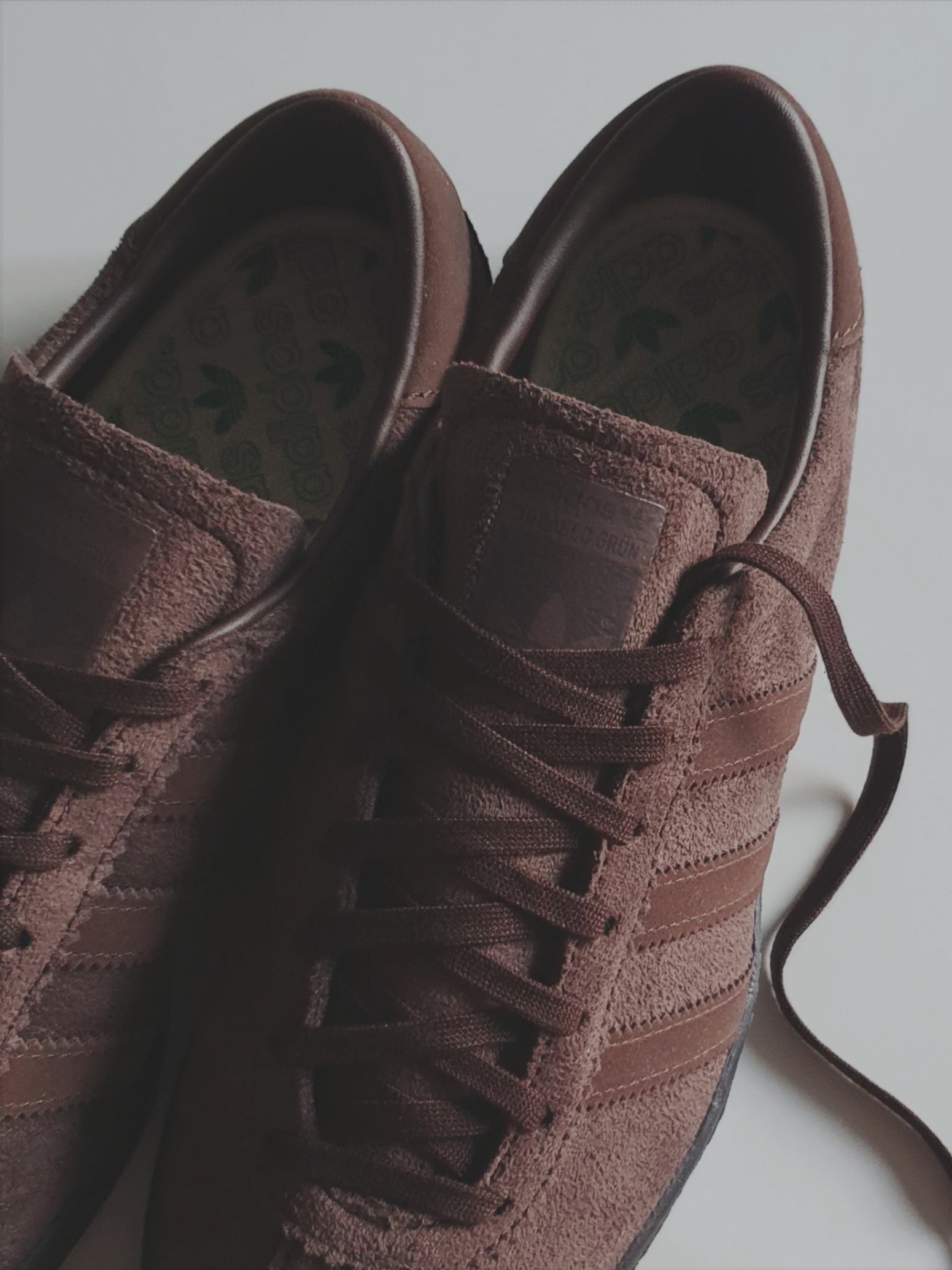 Adidas Tobacco Gruen Dark Brown 착용 스타일