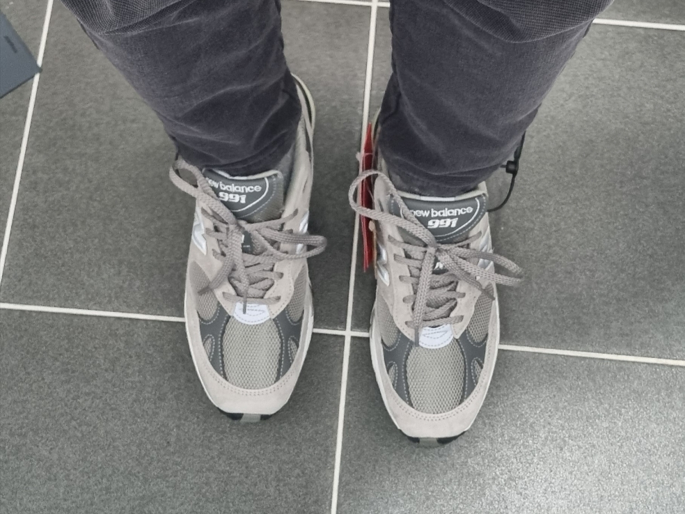 New Balance 991 Made in UK Grey 착용 스타일 - 1