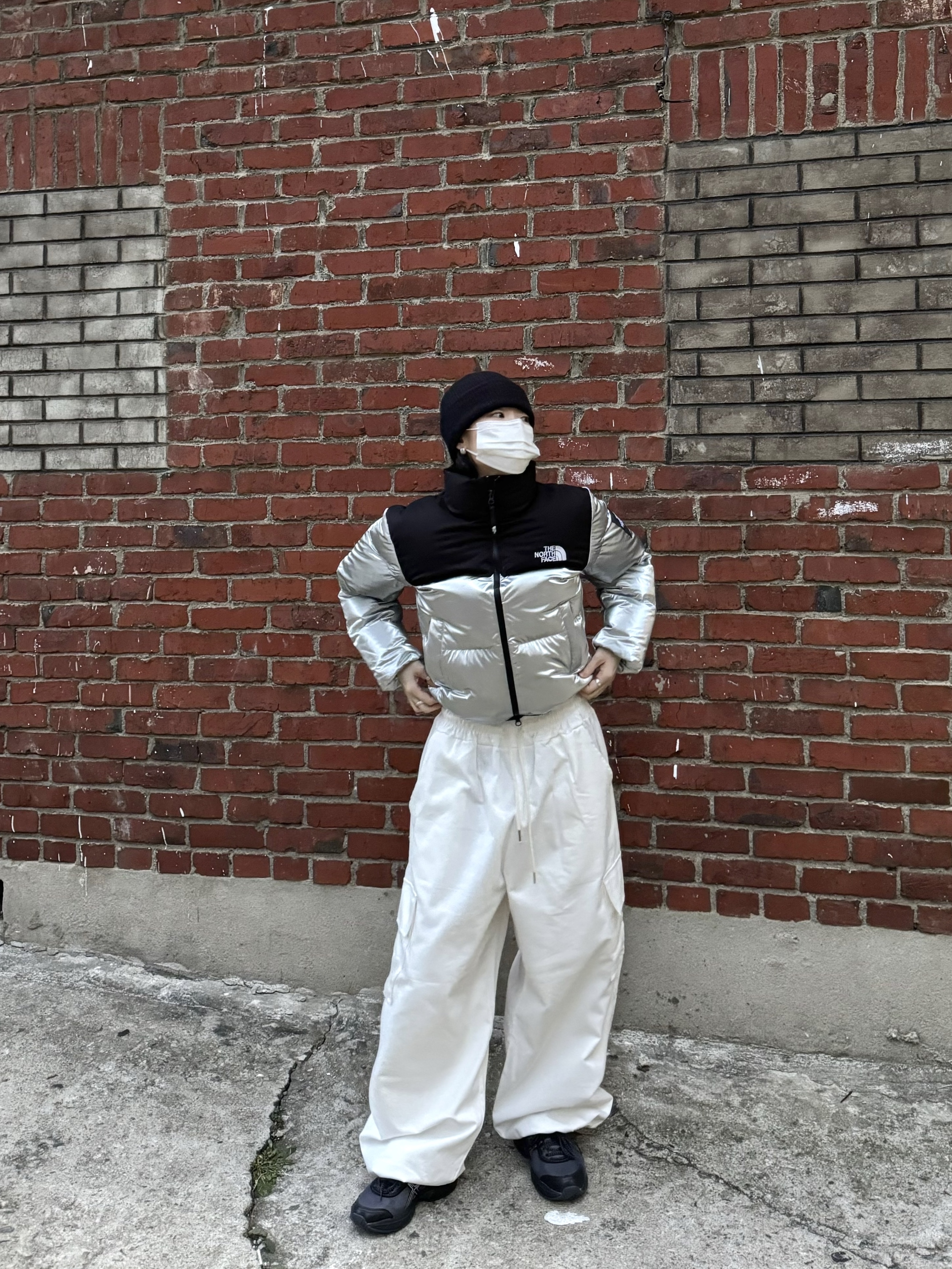 (W) The North Face White Label Novelty Nuptse Down Jacket SE Silver, Asics UB2-S Gel-1130 Asphalt Pure Silver 착용 스타일 - 3