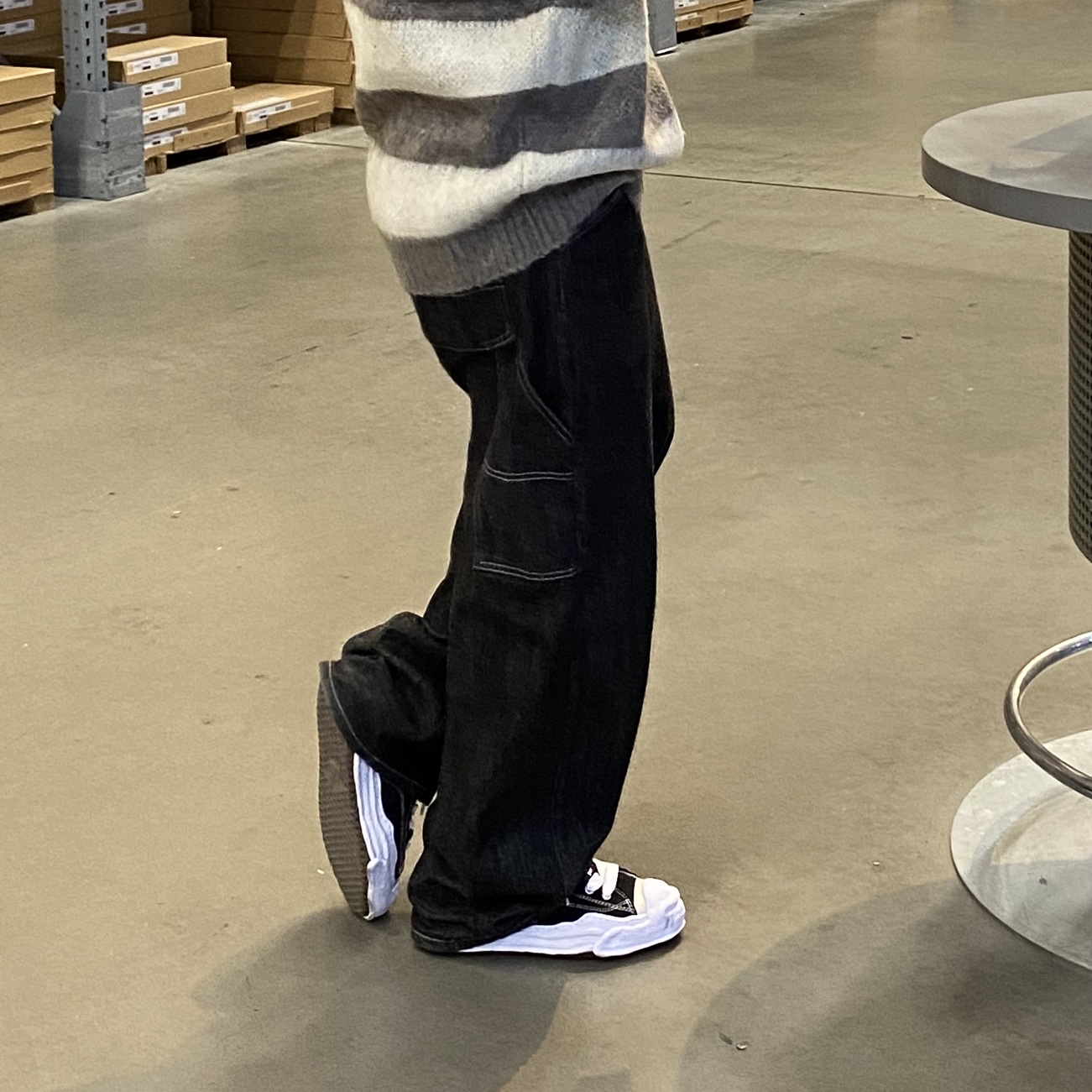 Maison Mihara Yasuhiro Hank OG Sole Canvas Low-top Sneakers Black, Maison Mihara Yasuhiro Blakey OG Sole Canvas Low-top Sneakers Black White 착용 스타일 - 3
