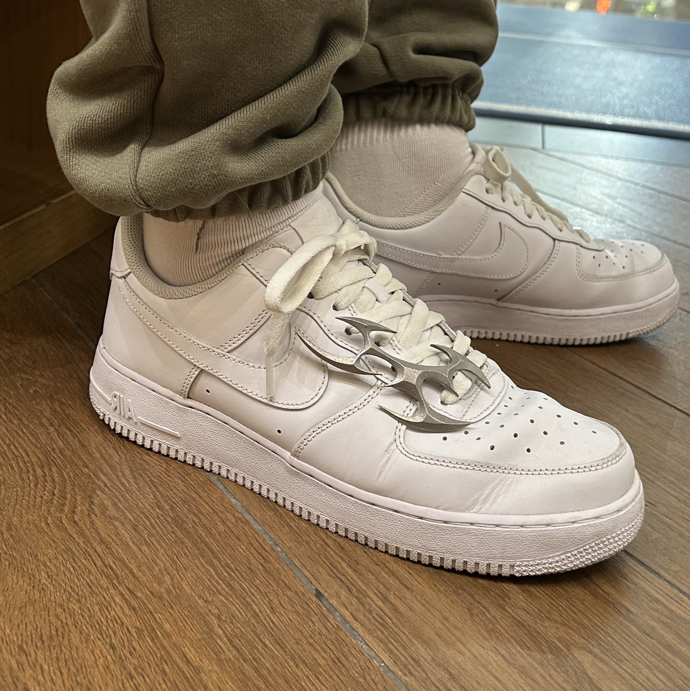 Test Artifact TASH Dubre 002 Steel, Nike Air Force 1 '07 Low White 착용 스타일