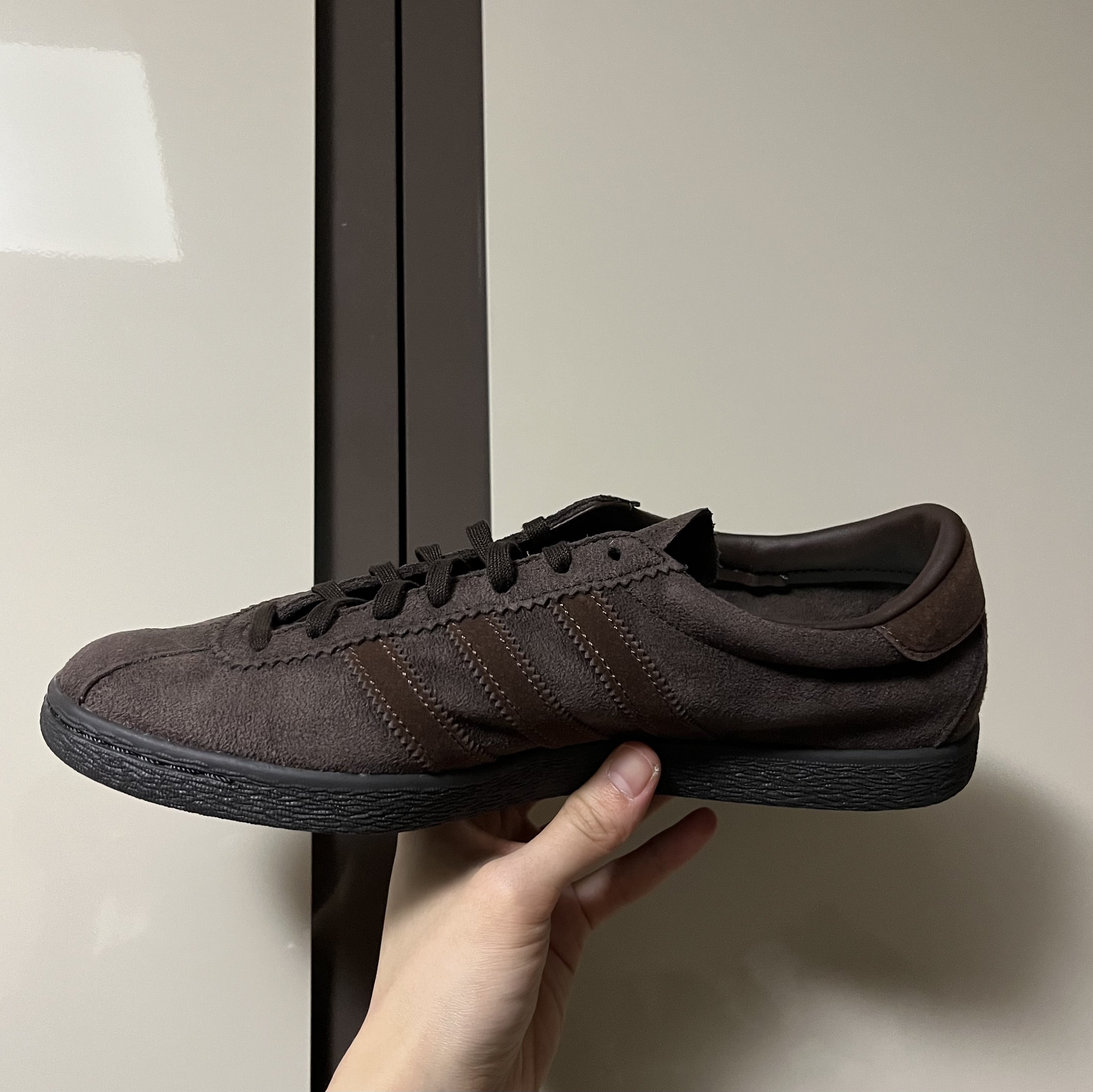 New Balance 991 Made in UK Black Silver, New Balance 990v2 Made in USA Grey Tan 착용 스타일 - 4