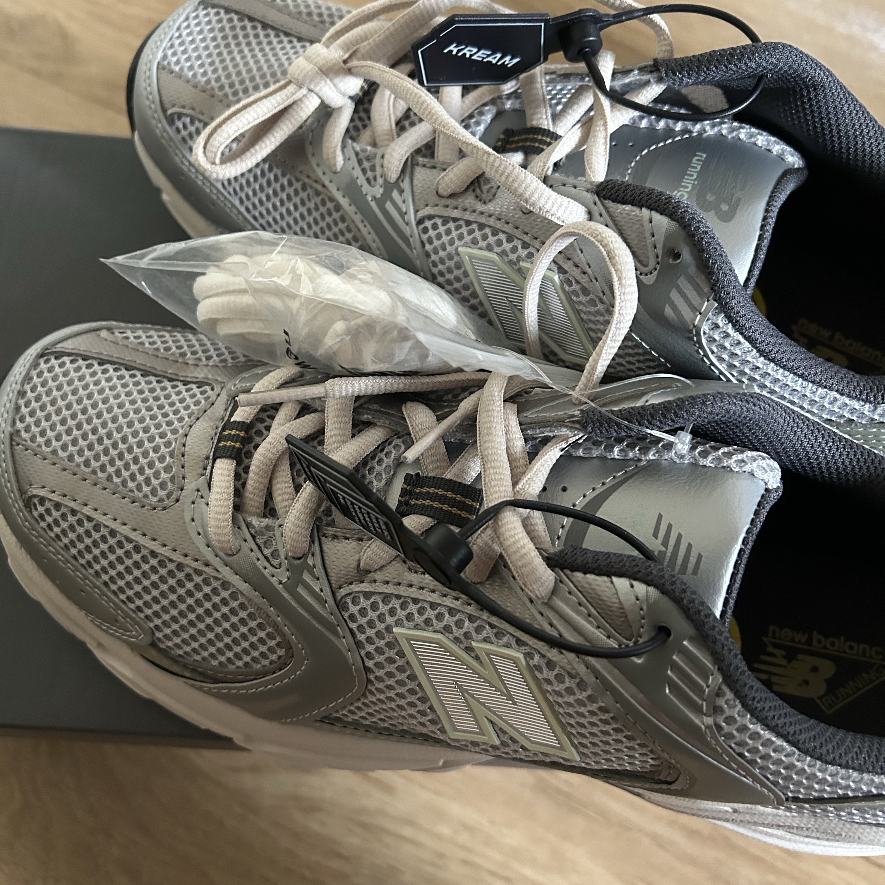 New Balance 530 Earth 착용 스타일