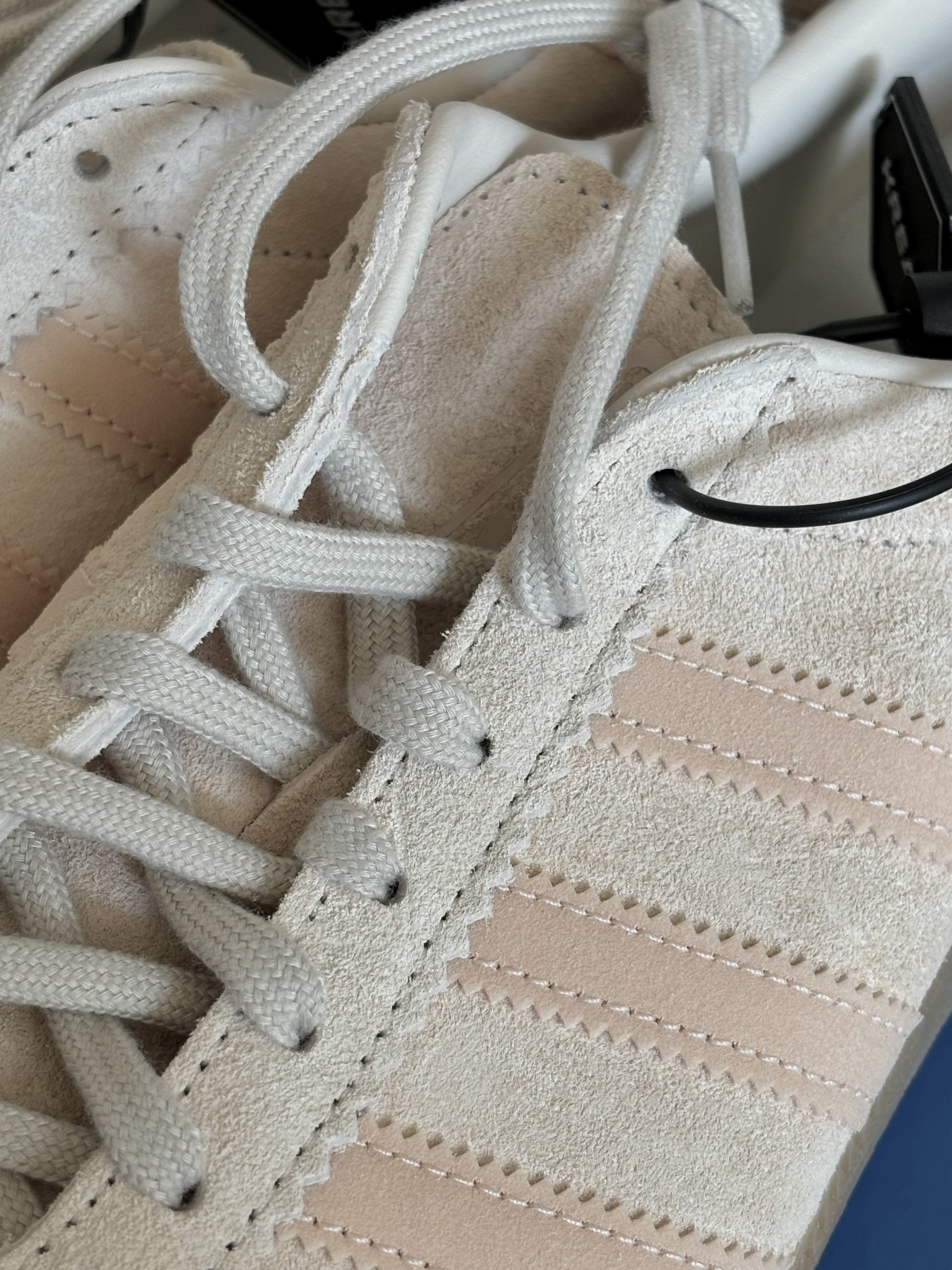 Adidas Bermuda Wonder White 착용 스타일 - 2