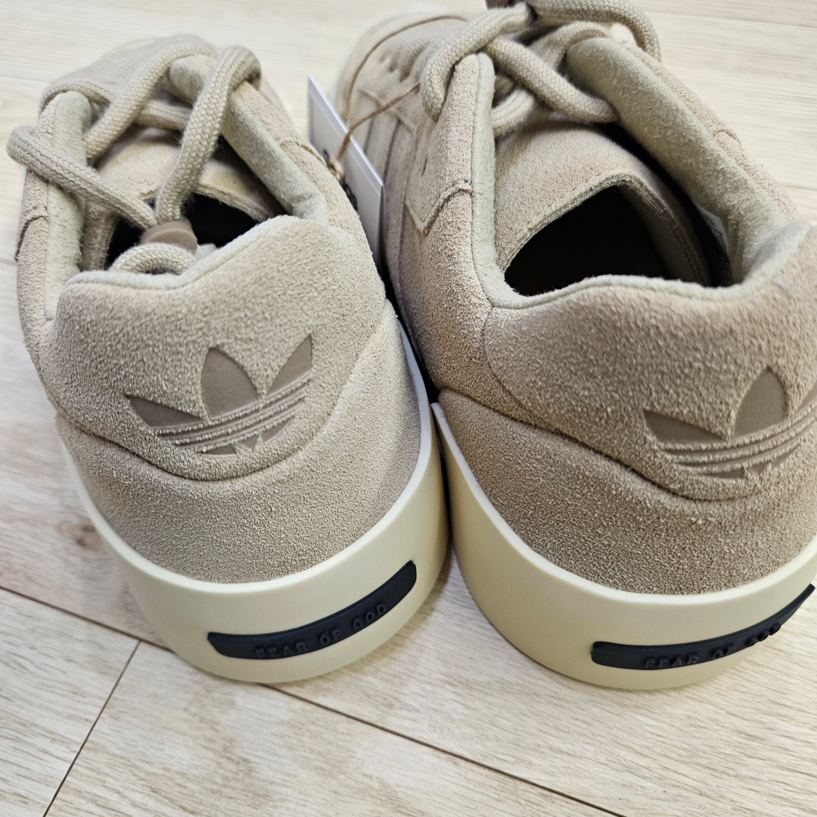 Adidas x Fear of God Athletics 86 Low Clay 착용 스타일 - 3