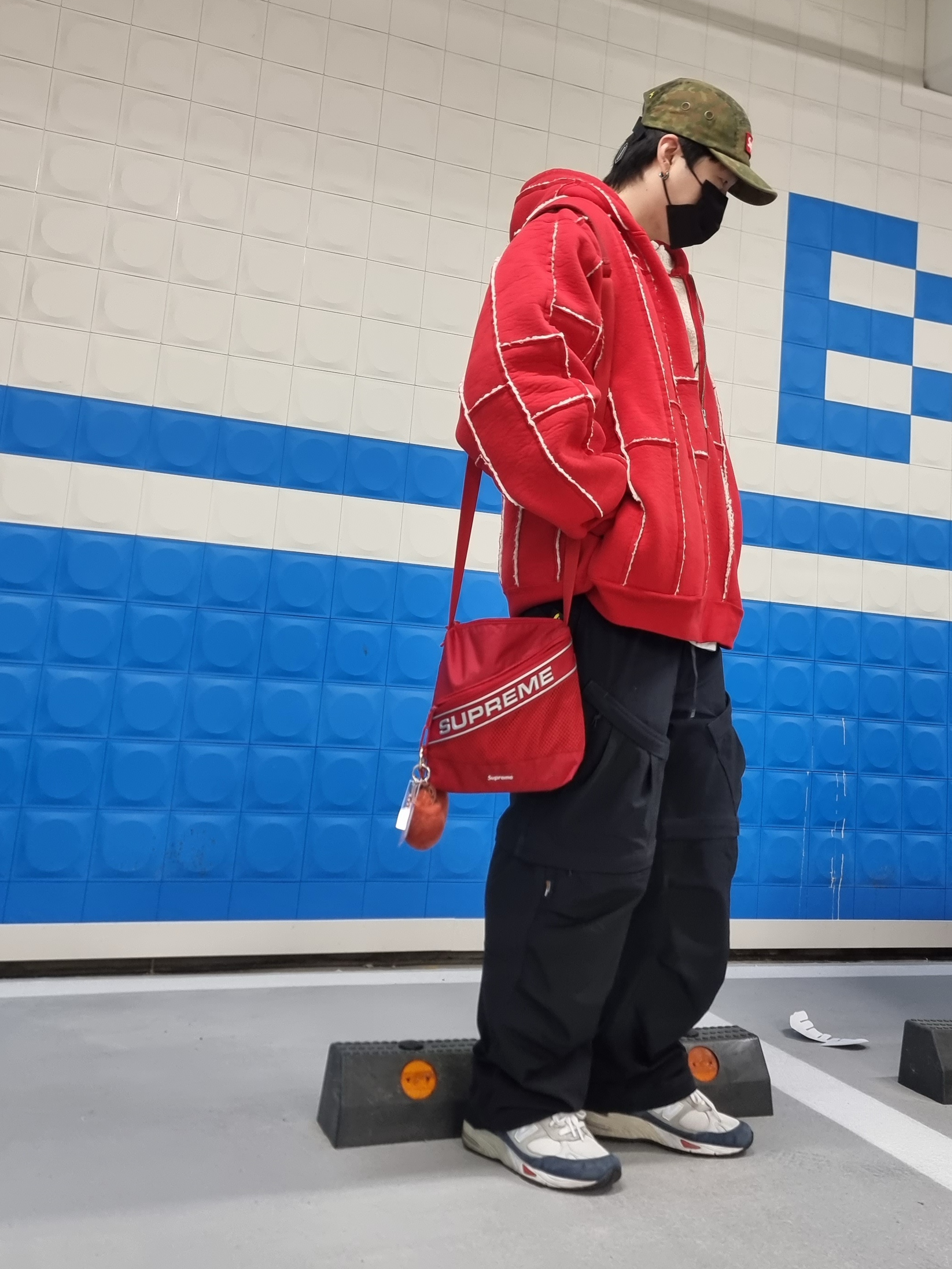 Supreme Faux Shearling Zip Up Hooded Sweatshirt Red - 23FW 착용 스타일 - 3