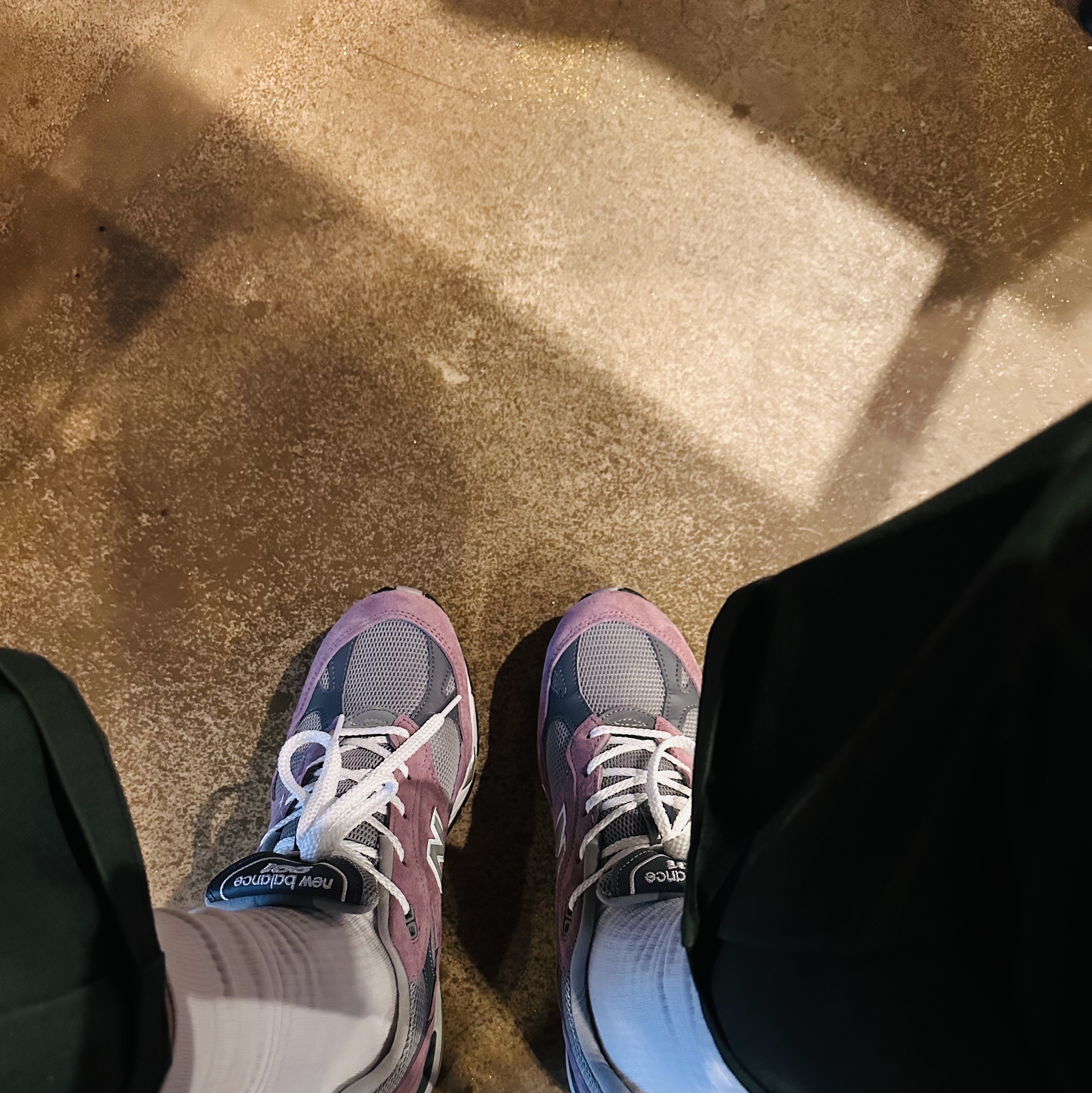 (W) New Balance 991 Made in UK Pink Grey 착용 스타일