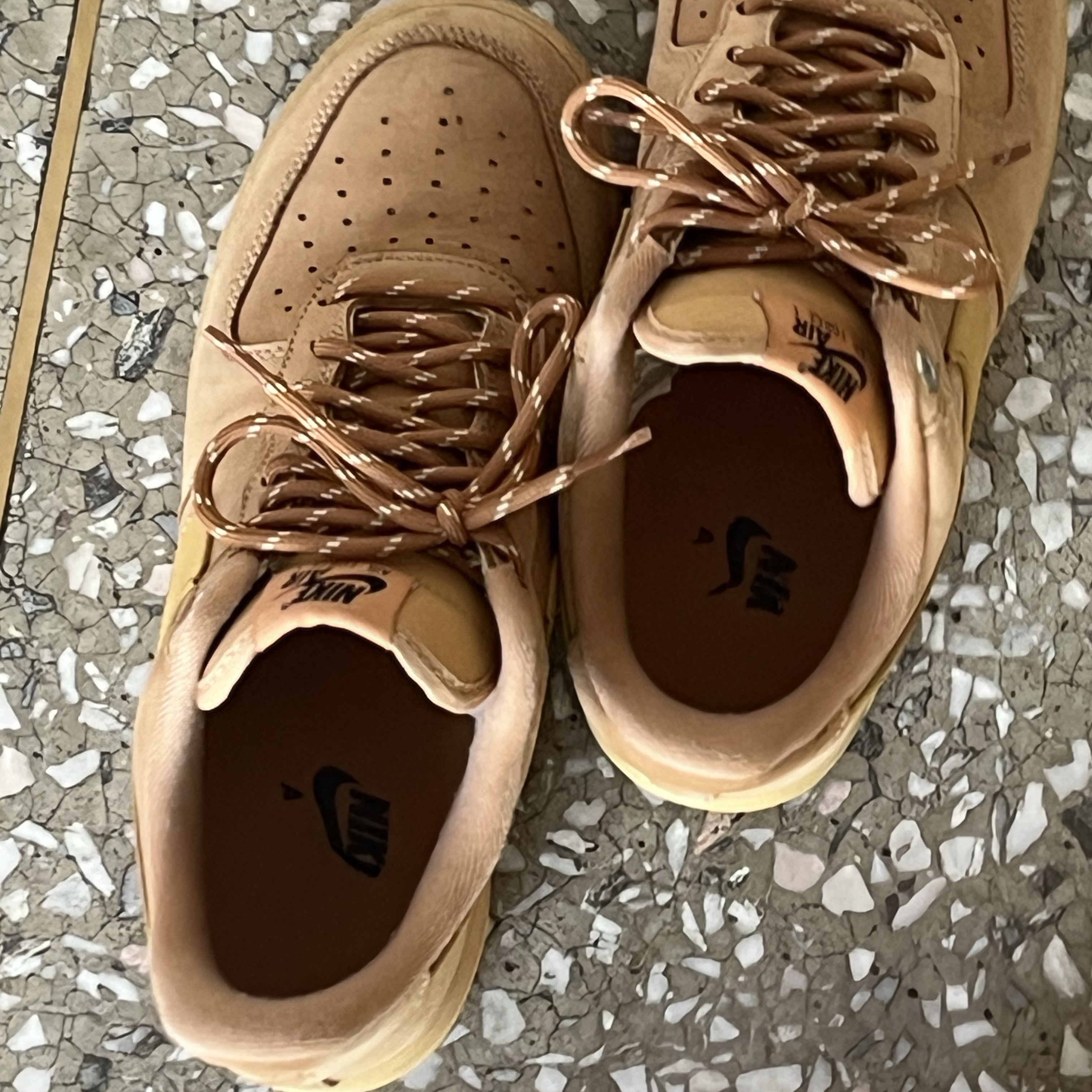 Nike Air Force 1 '07 WB Flax 착용 스타일