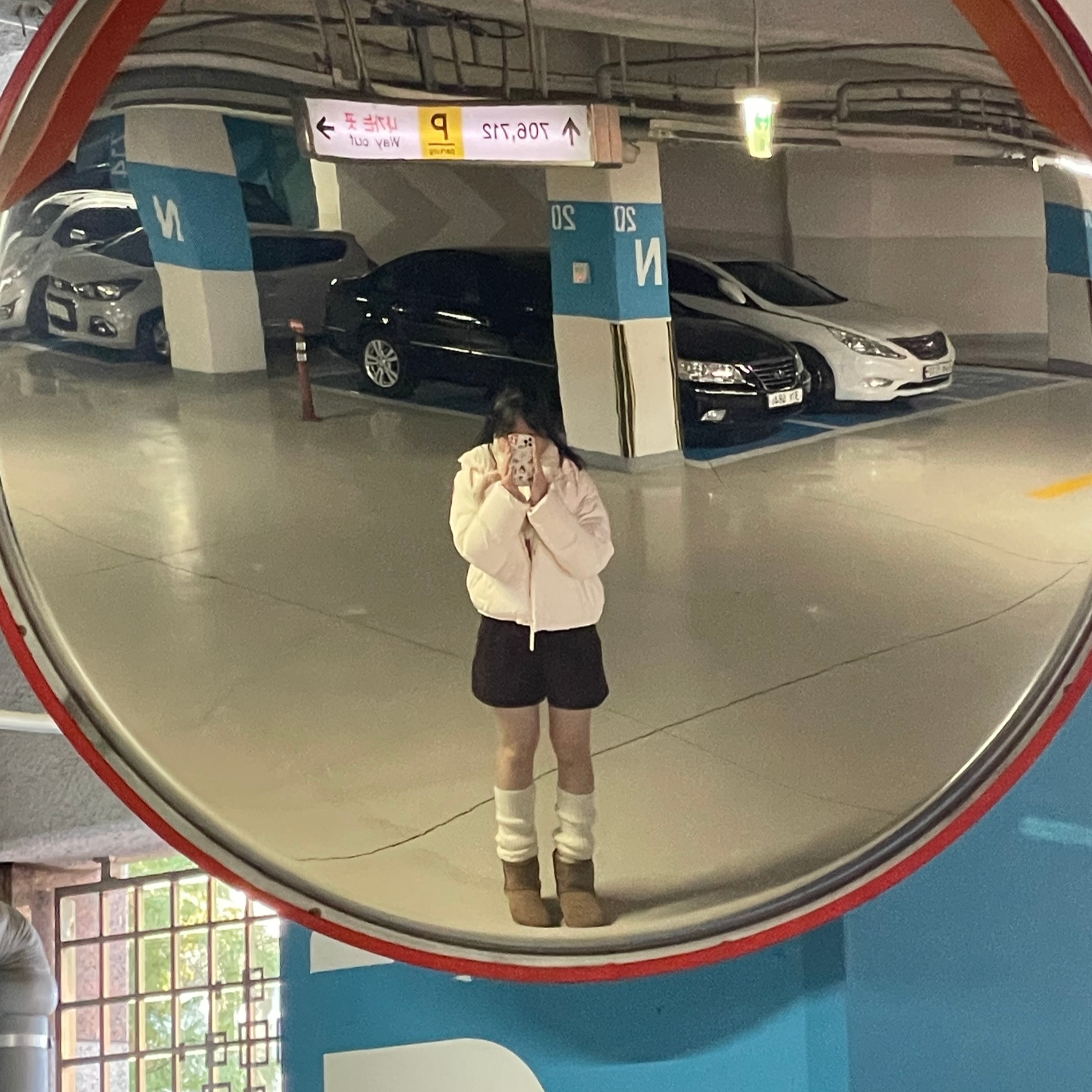 (W) UGG Classic Mini II Boots Chestnut 착용 스타일 - 3