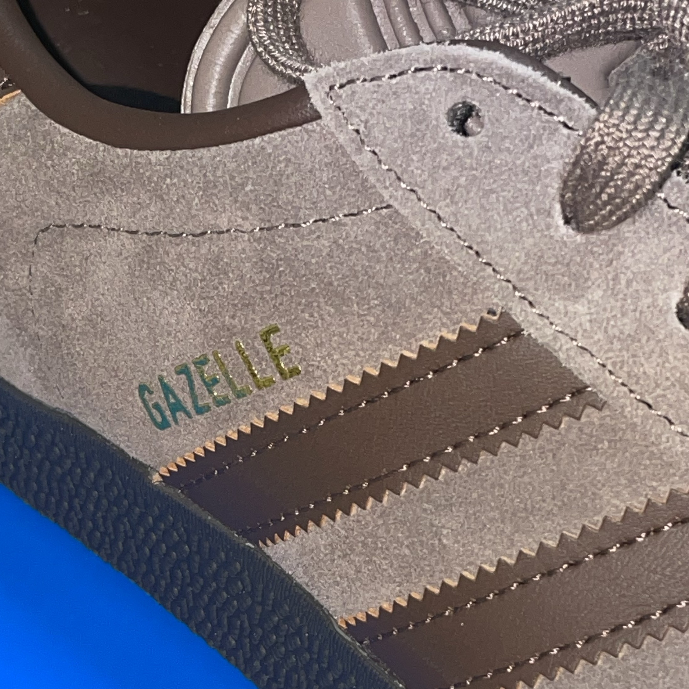 Adidas Gazelle Earth Strata Brown Gum 착용 스타일 - 3