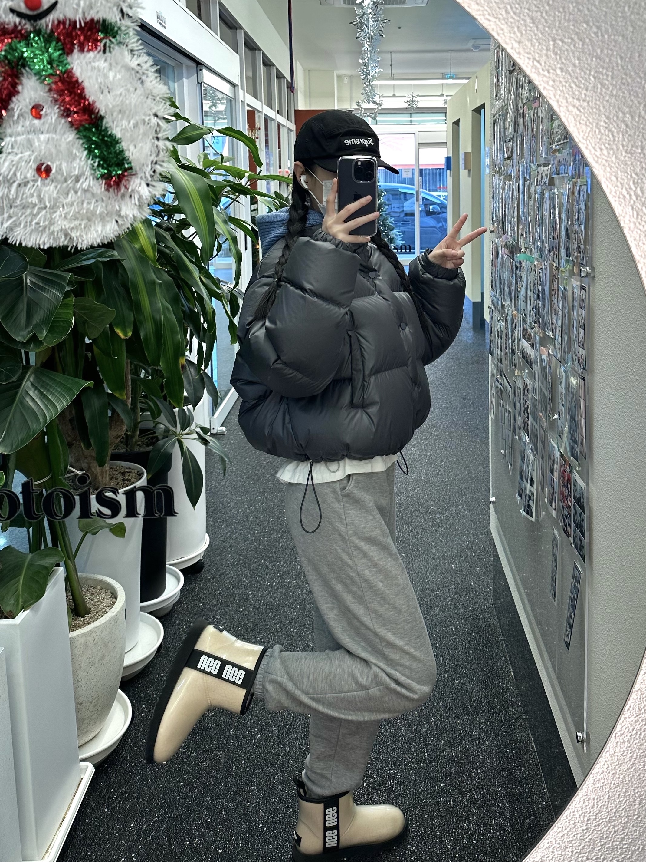 Supreme Washed Chino Twill Camp Cap Black, (W) UGG Classic Clear Mini Boots Natural Black 착용 스타일