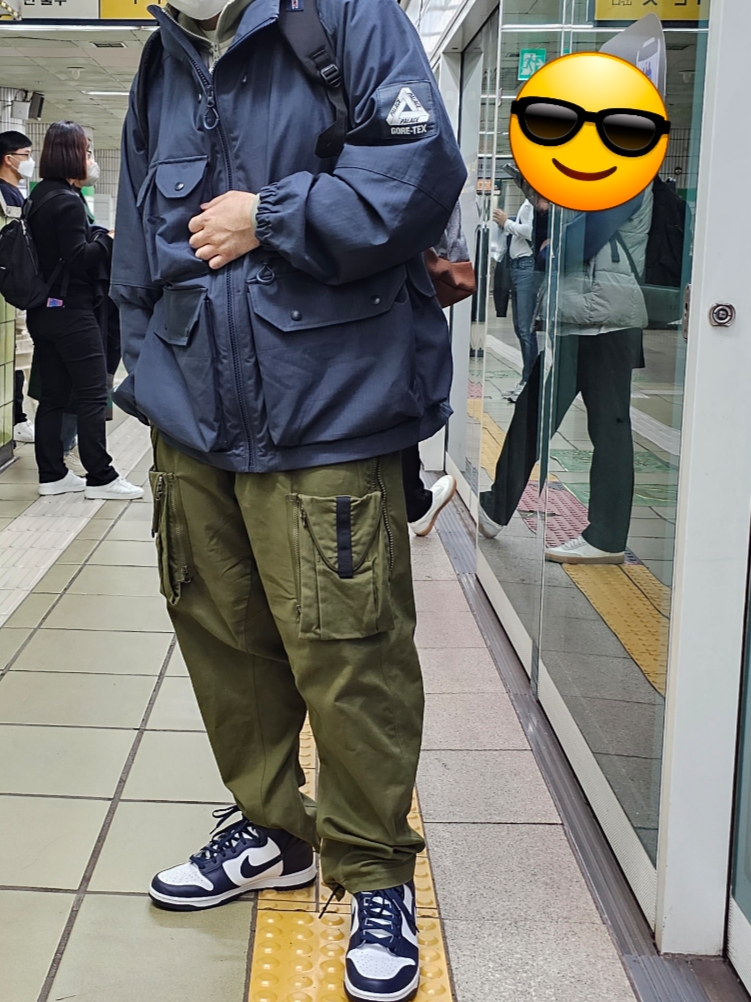 Nike ACG Cargo Pants Black, Palace Gore-Tex Cotton RS Jacket Navy - 23FW 착용 스타일 - 1