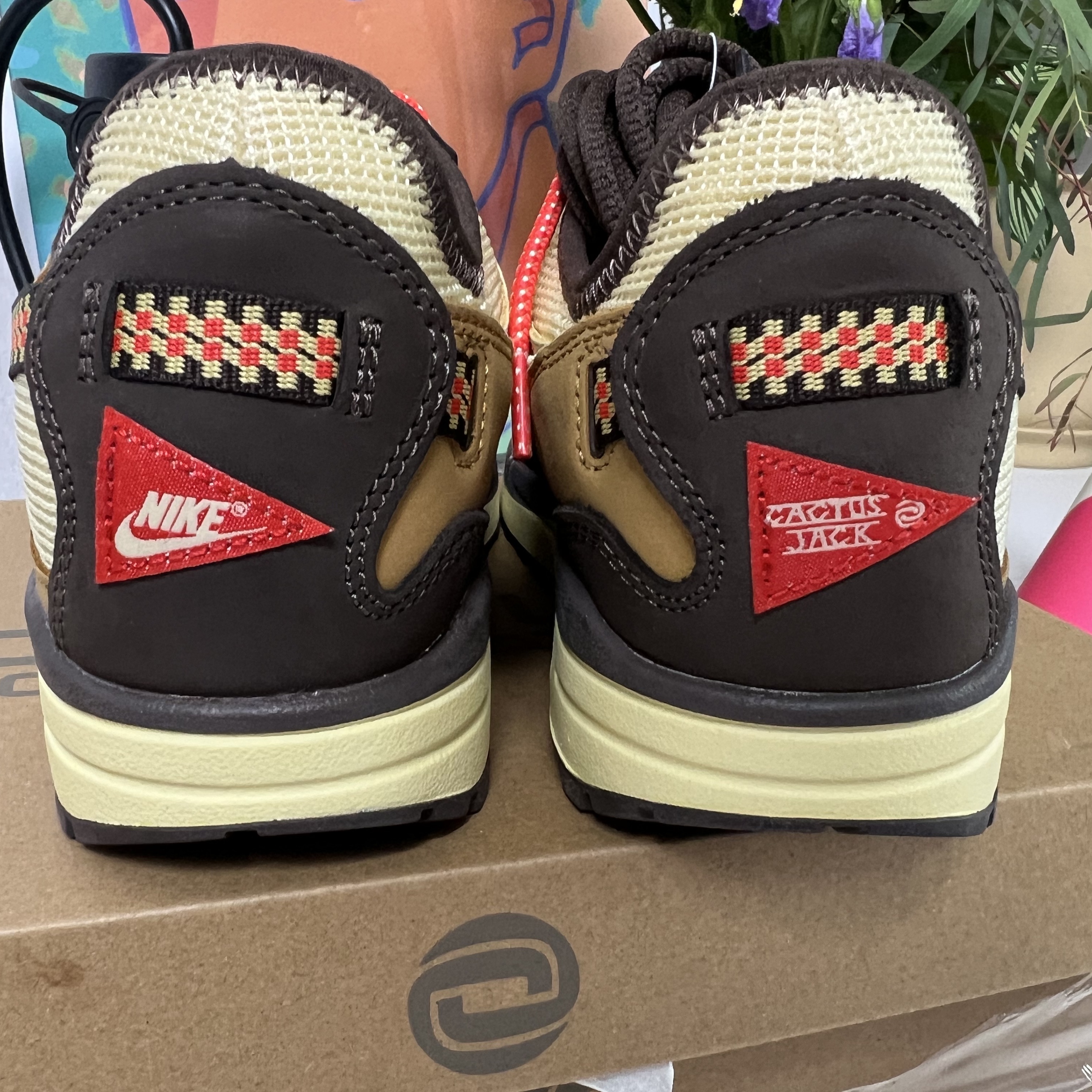 Nike x Travis Scott Air Max 1 Cact.us Brown 착용 스타일 - 3