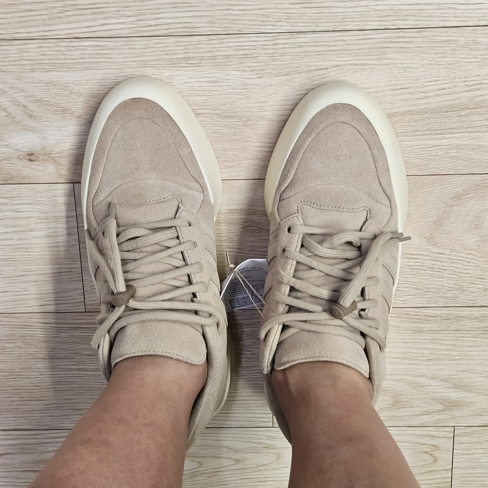 Adidas x Fear of God Athletics 86 Low Clay 착용 스타일 - 2