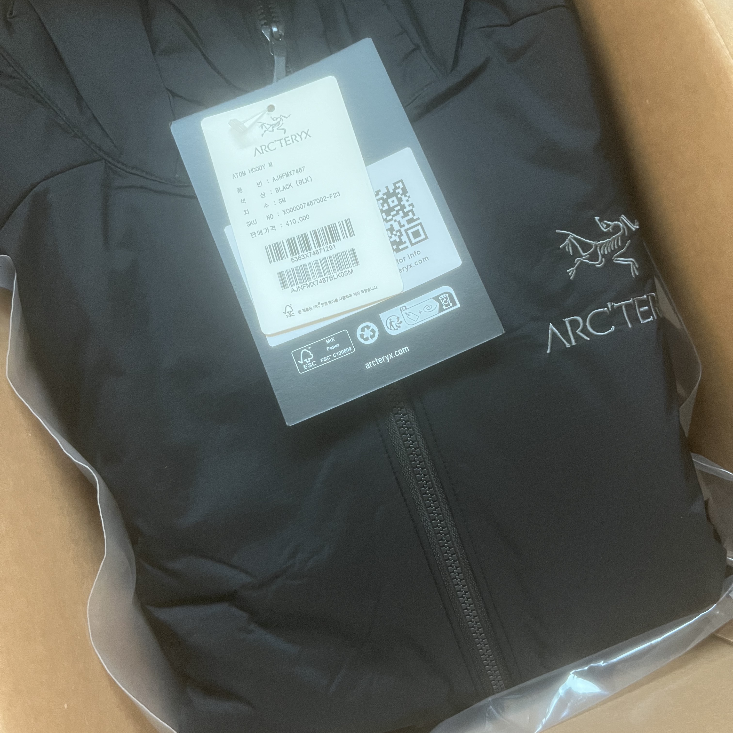 Arc'teryx Atom Hoody Black 착용 스타일