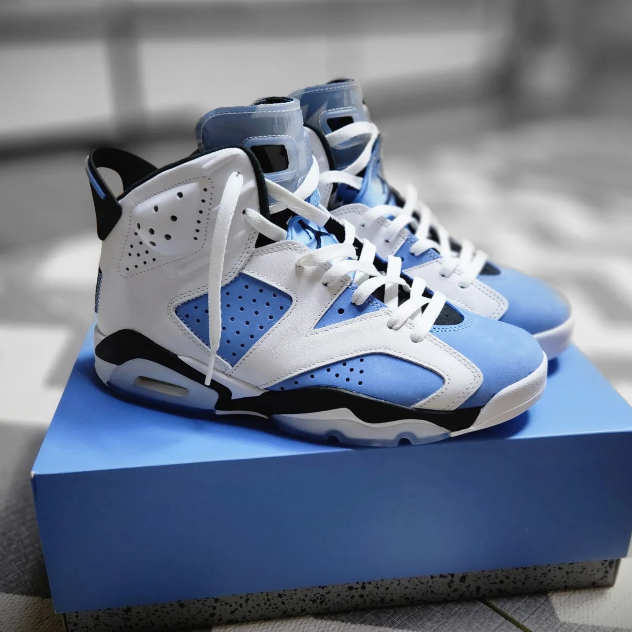 Jordan 6 Retro University Blue 착용 스타일