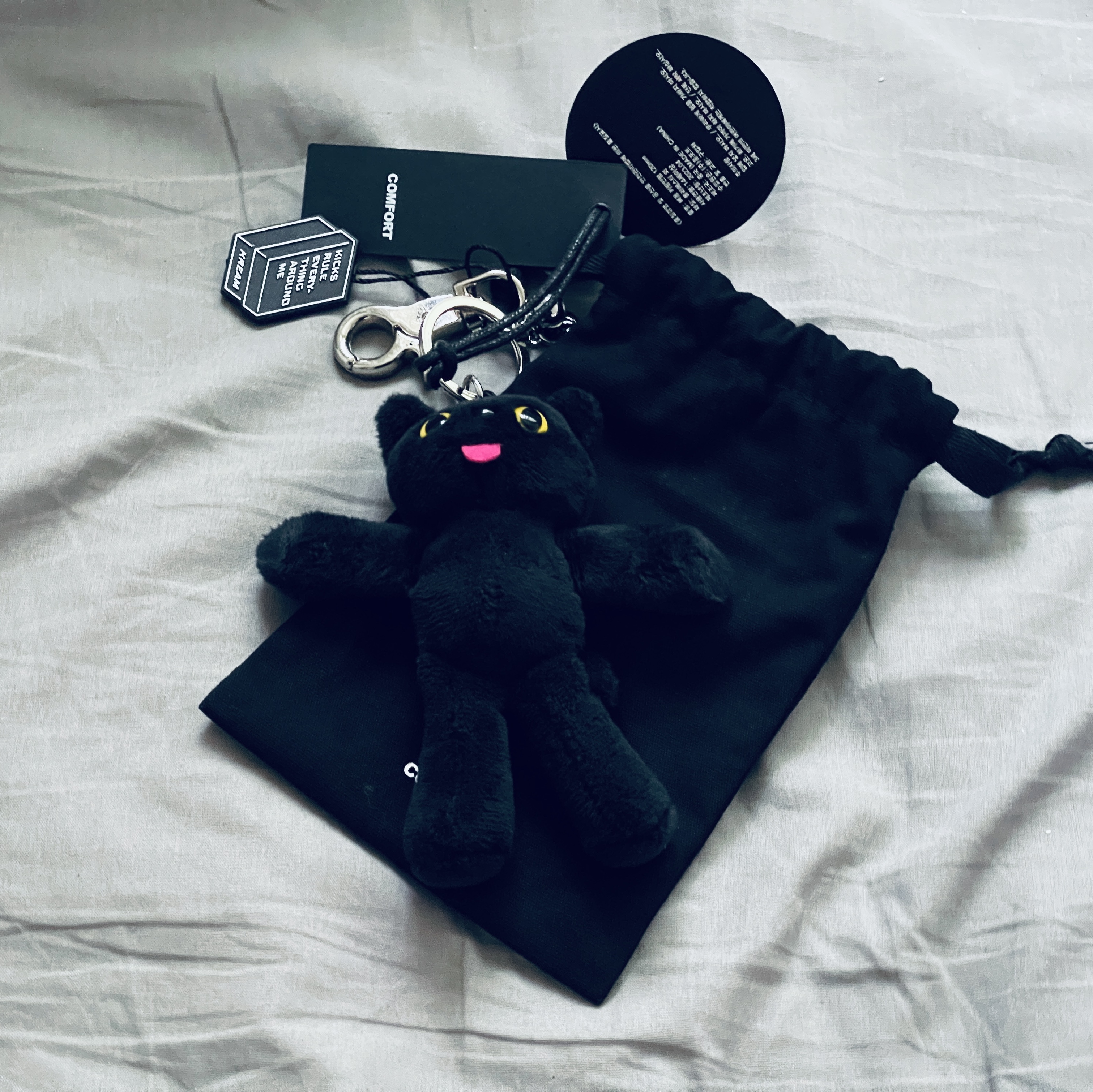 Comfort Piyong Keyring Black 착용 스타일