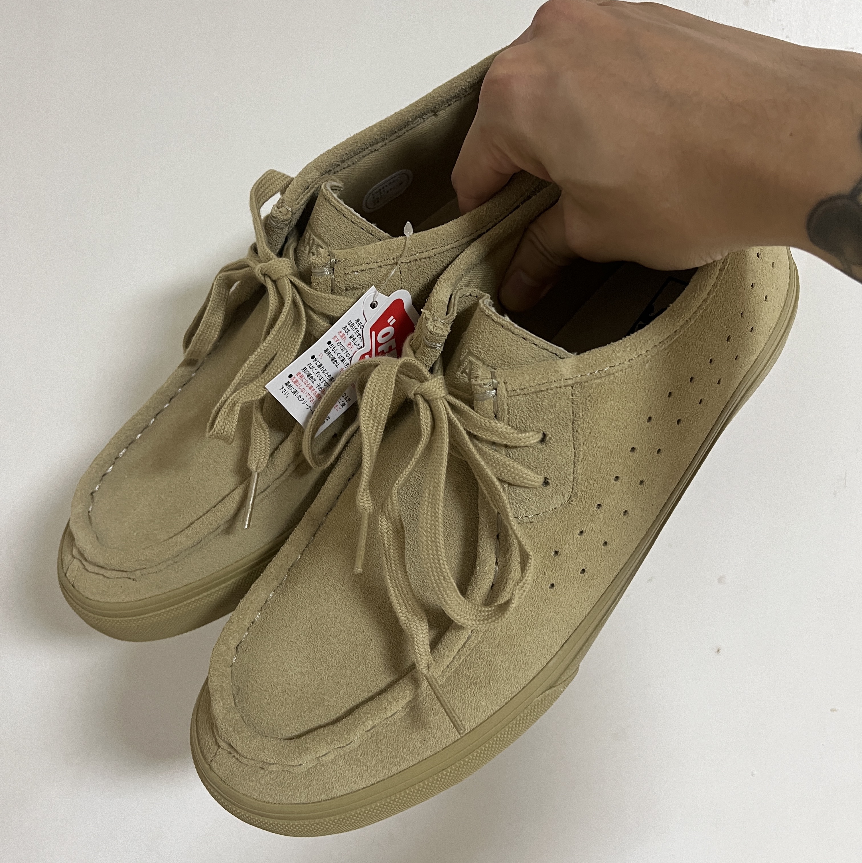 Vans Carver Low Sand Beige 착용 스타일