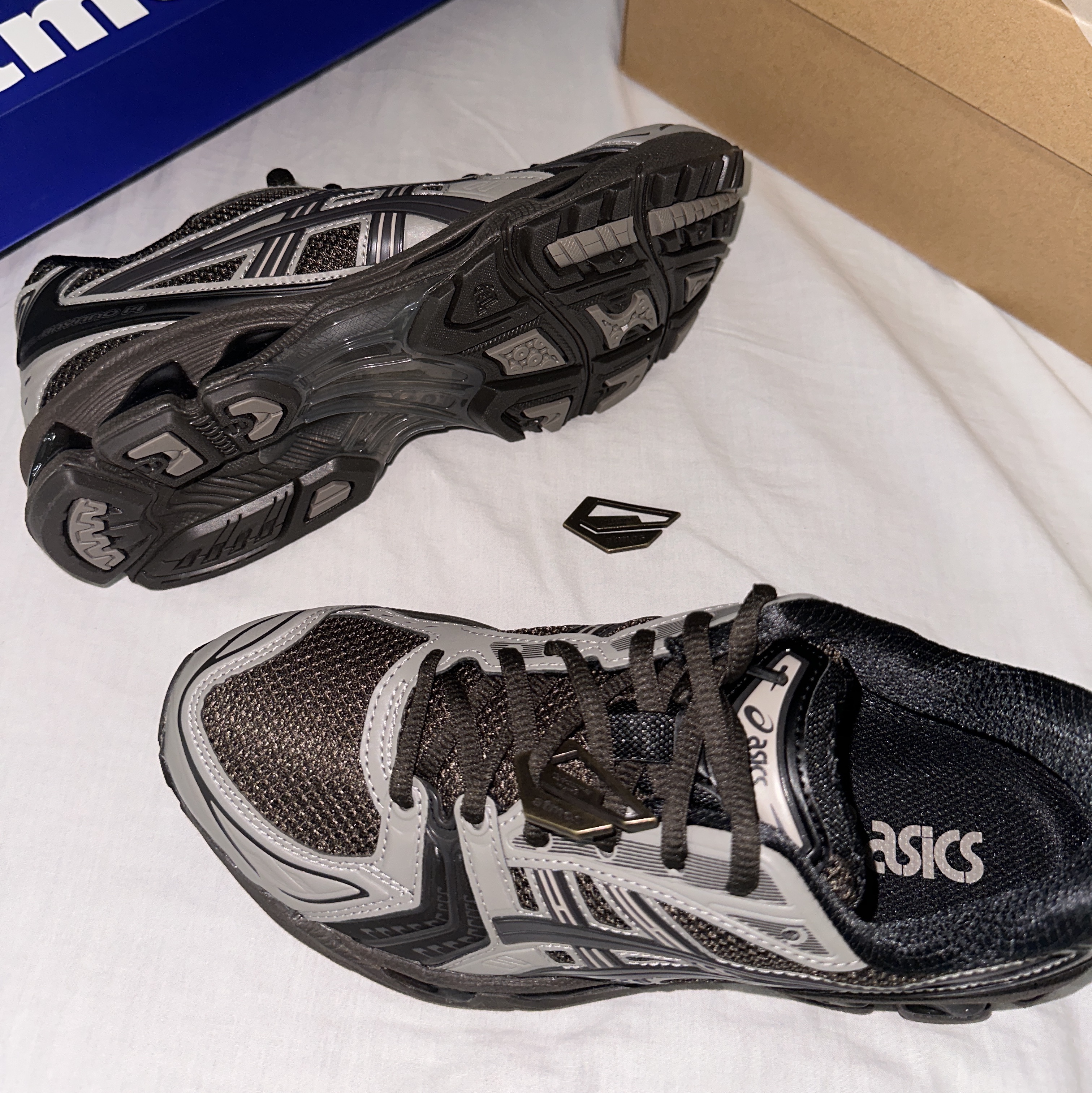Asics x Atmos x Undermycar Gel-Kayano 14 Pepper Black 착용 스타일 - 2