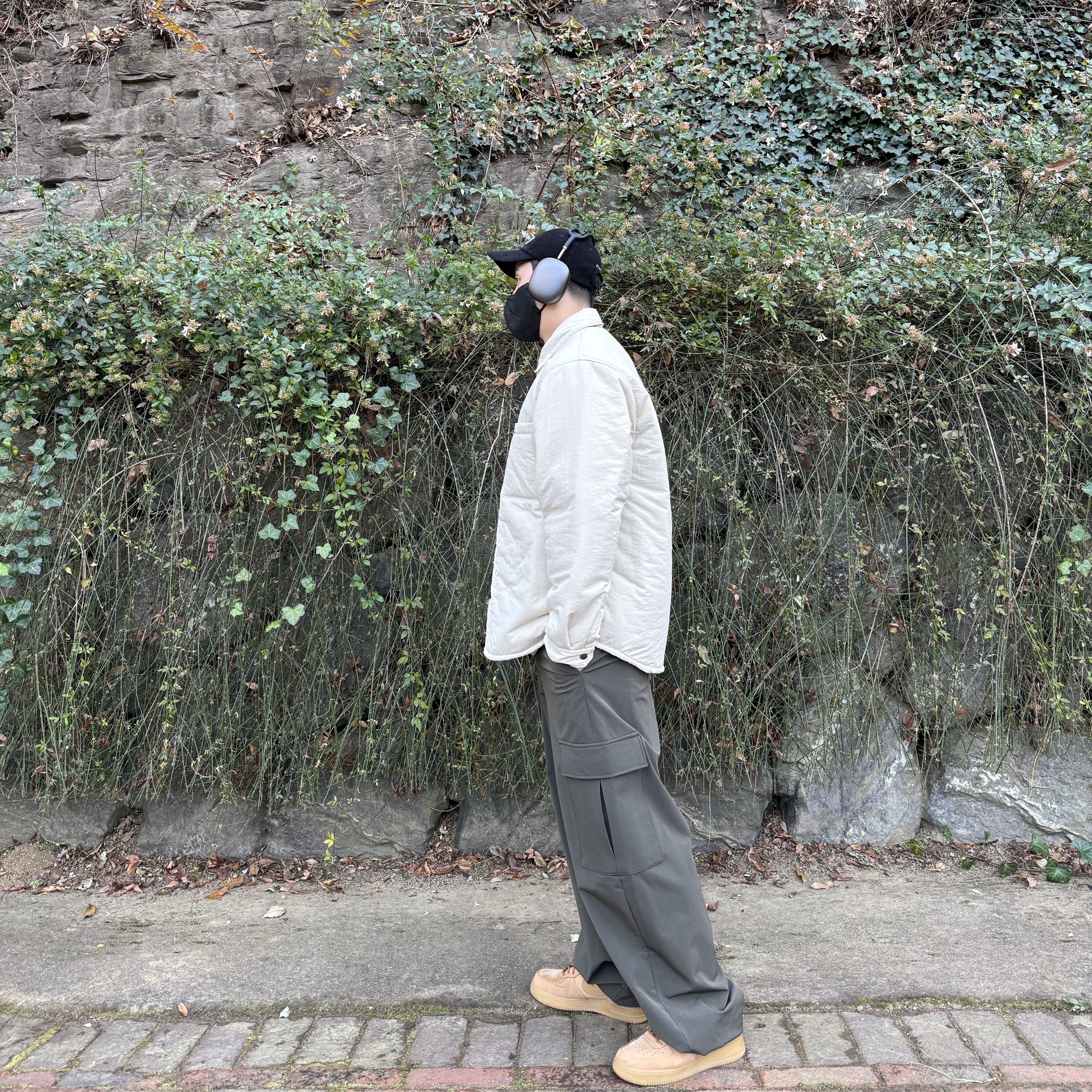 Nike Air Force 1 '07 WB Flax, Apple AirPods Max Lightning Space Gray (Korean Ver.) 착용 스타일