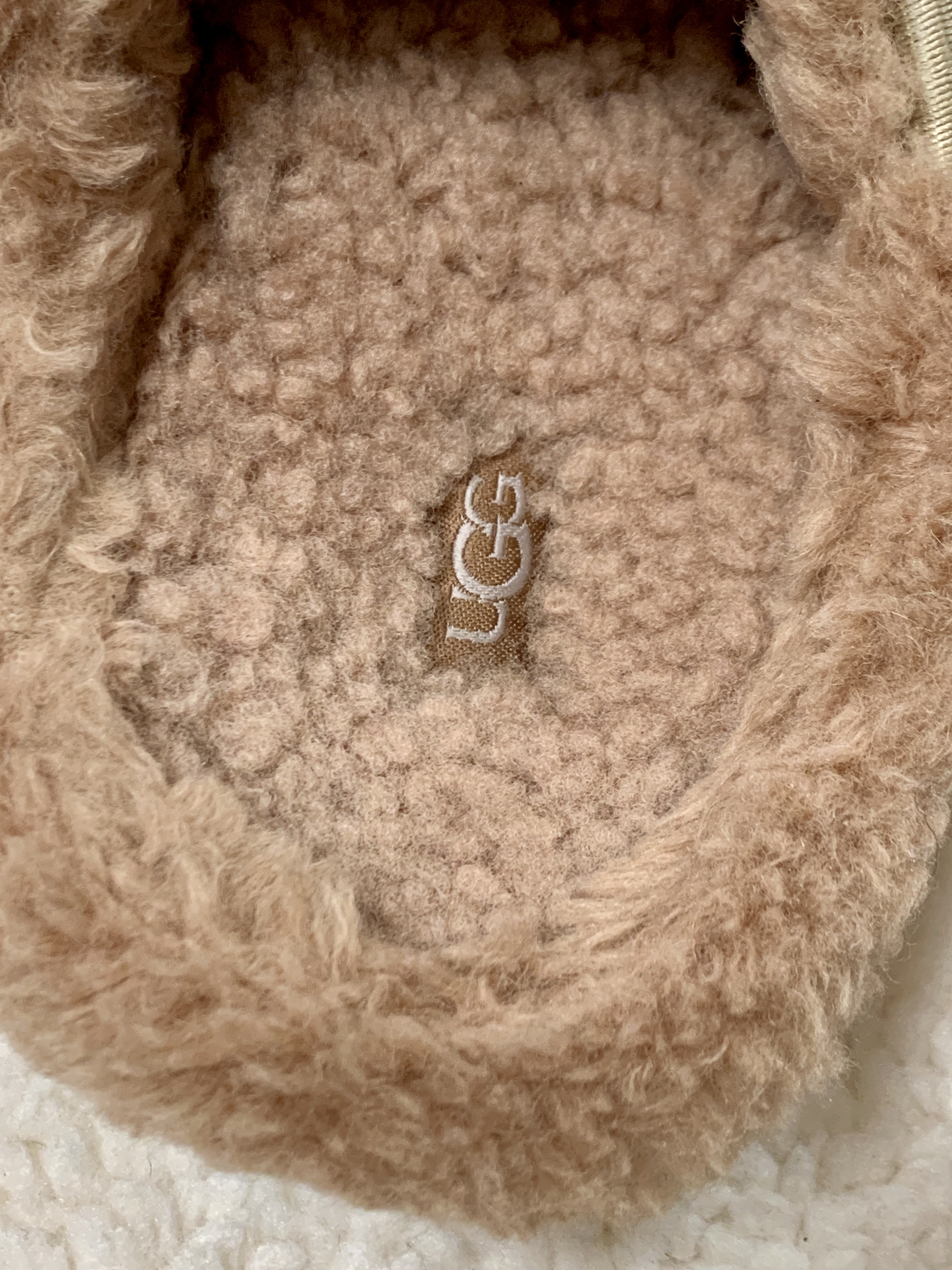UGG Fluff Off Slide Chestnut 착용 스타일 - 5