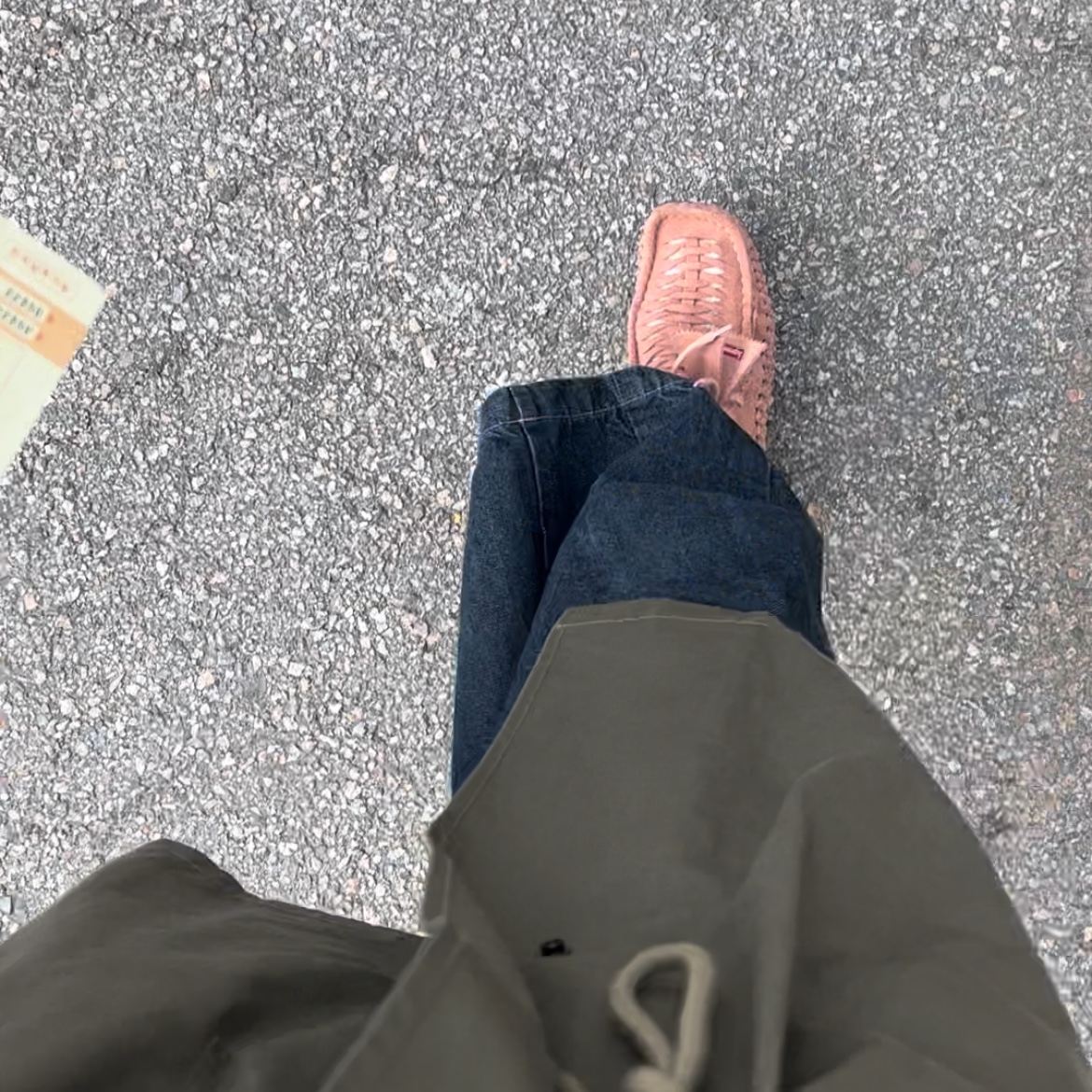Clarks x Supreme Woven Wallabee Pink 착용 스타일 - 2