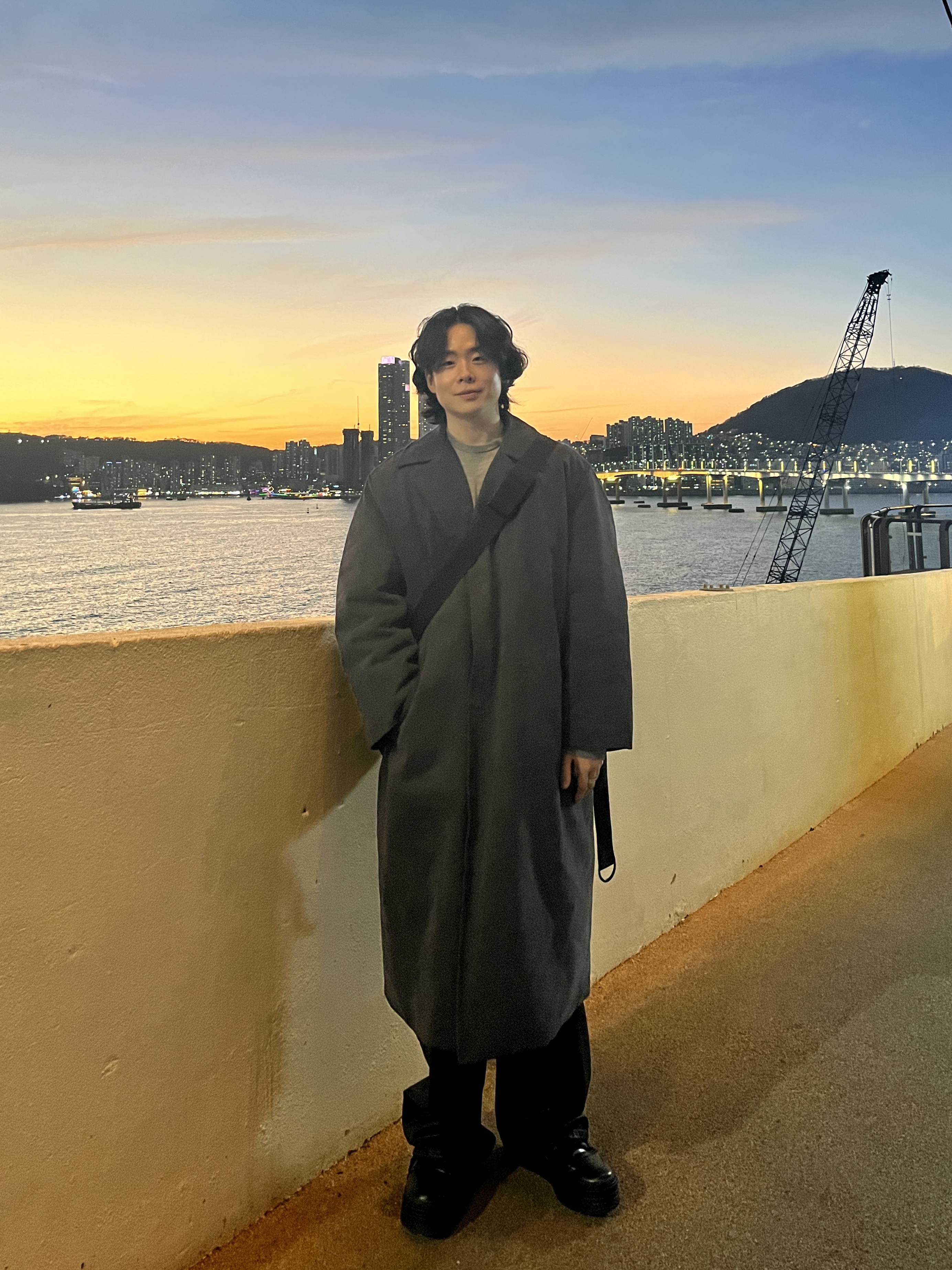 Project G/R Coated Backward Denim Pants Black 착용 스타일 - 2