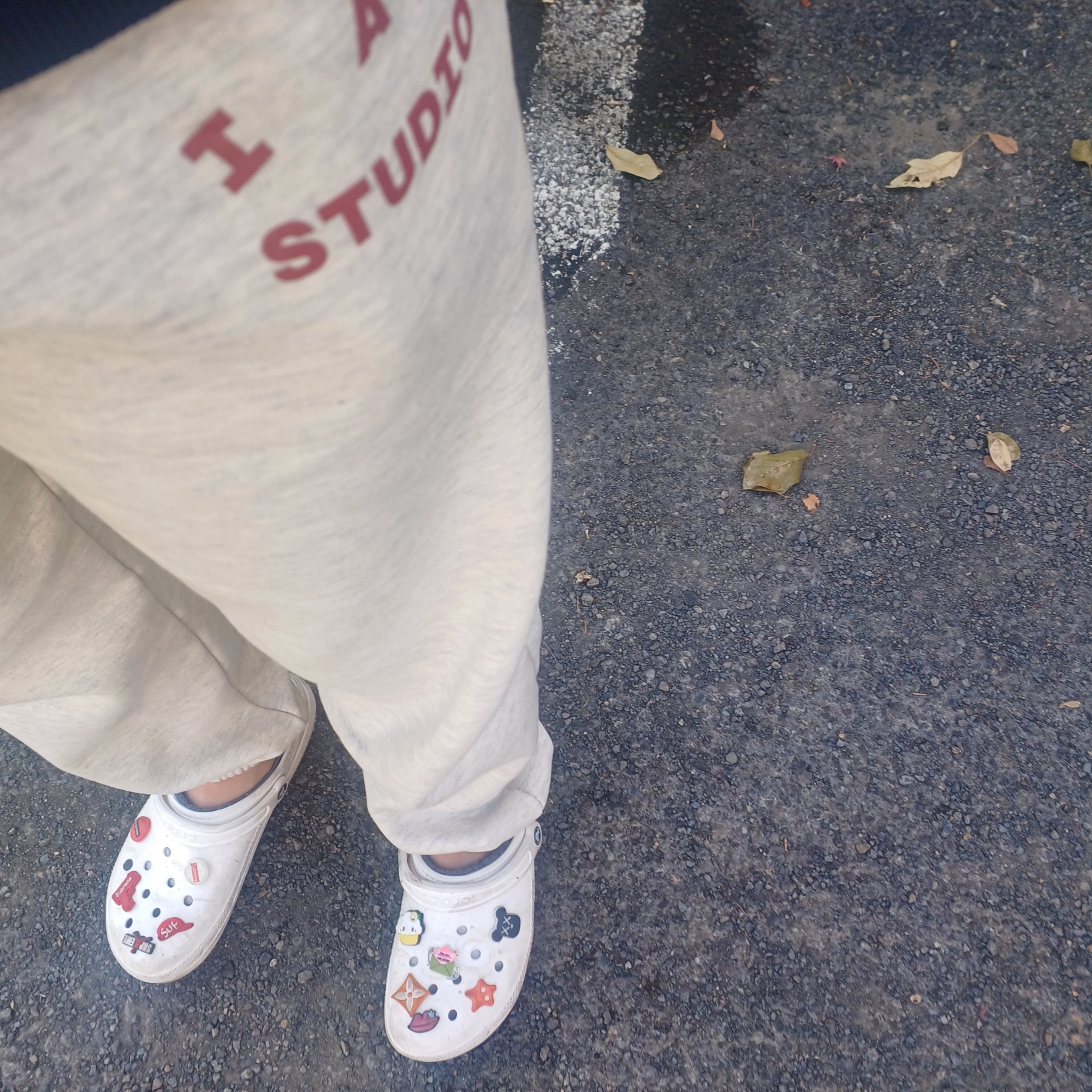 IAB Studio Sweatpants Oatmeal Burgundy - 23SS 착용 스타일