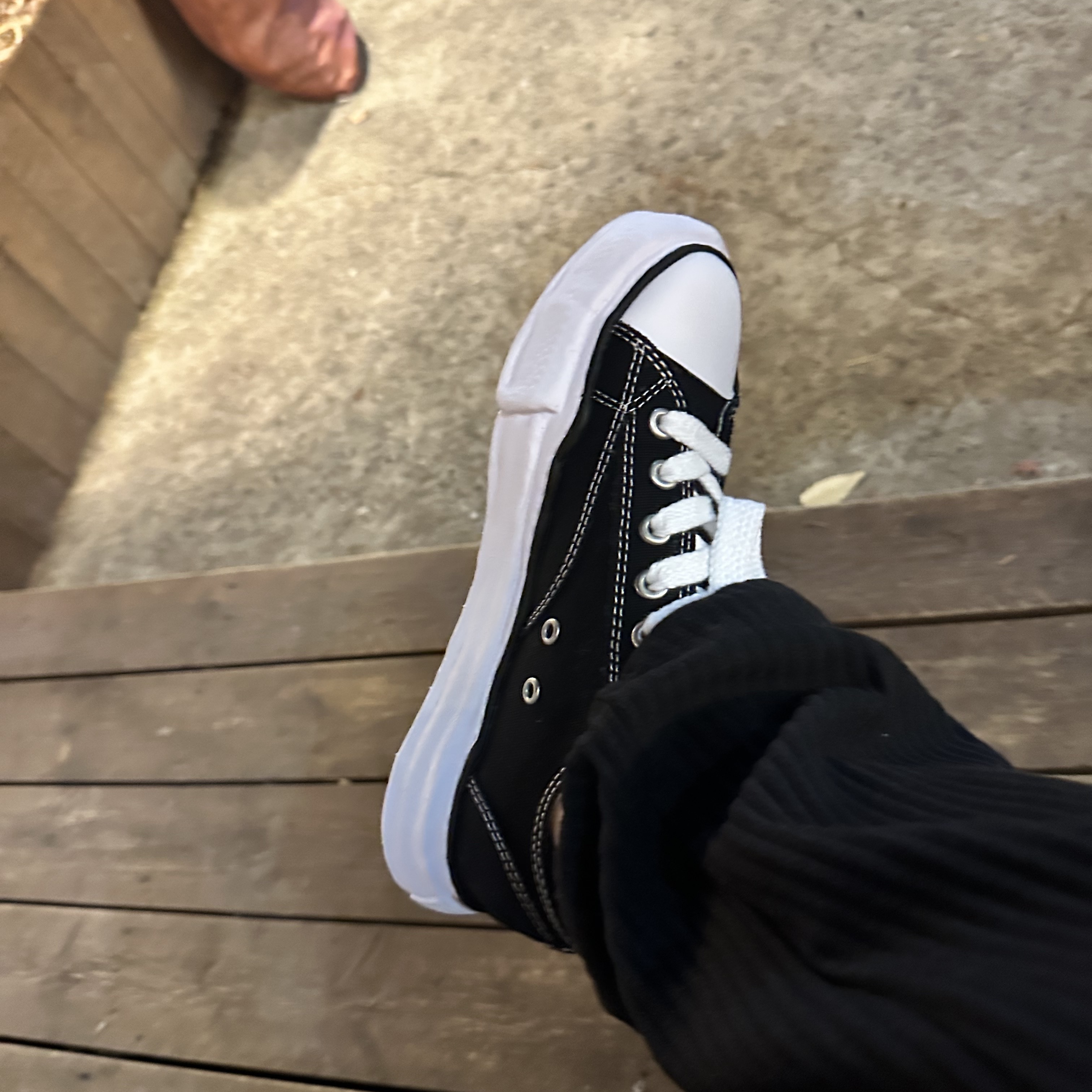 Maison Mihara Yasuhiro Peterson OG Sole Canvas Low Sneakers Black 착용 스타일