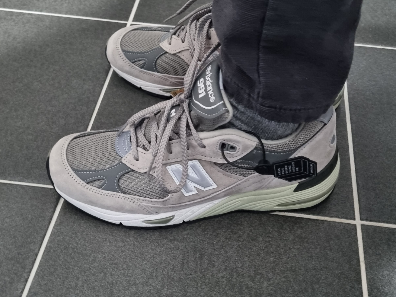 New Balance 991 Made in UK Grey 착용 스타일 - 4