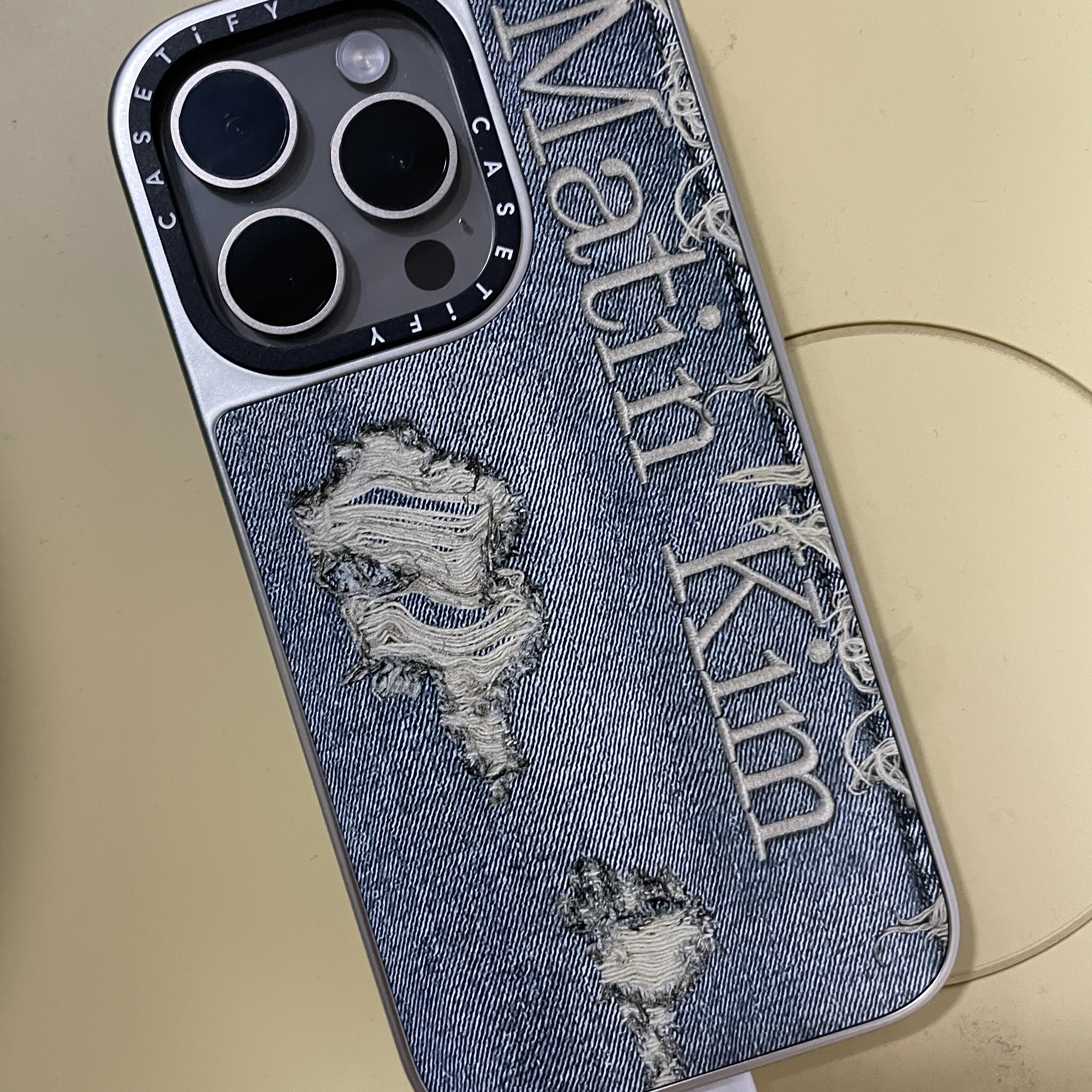 Casetify x Matin Kim iPhone Destroyed Denim Magsafe Mirror Case Silver 착용 스타일 - 3