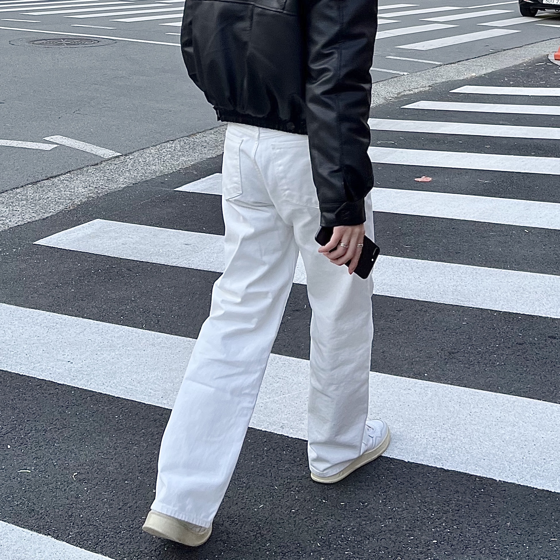 Autry Medalist Low Leather Sneakers White 착용 스타일 - 1