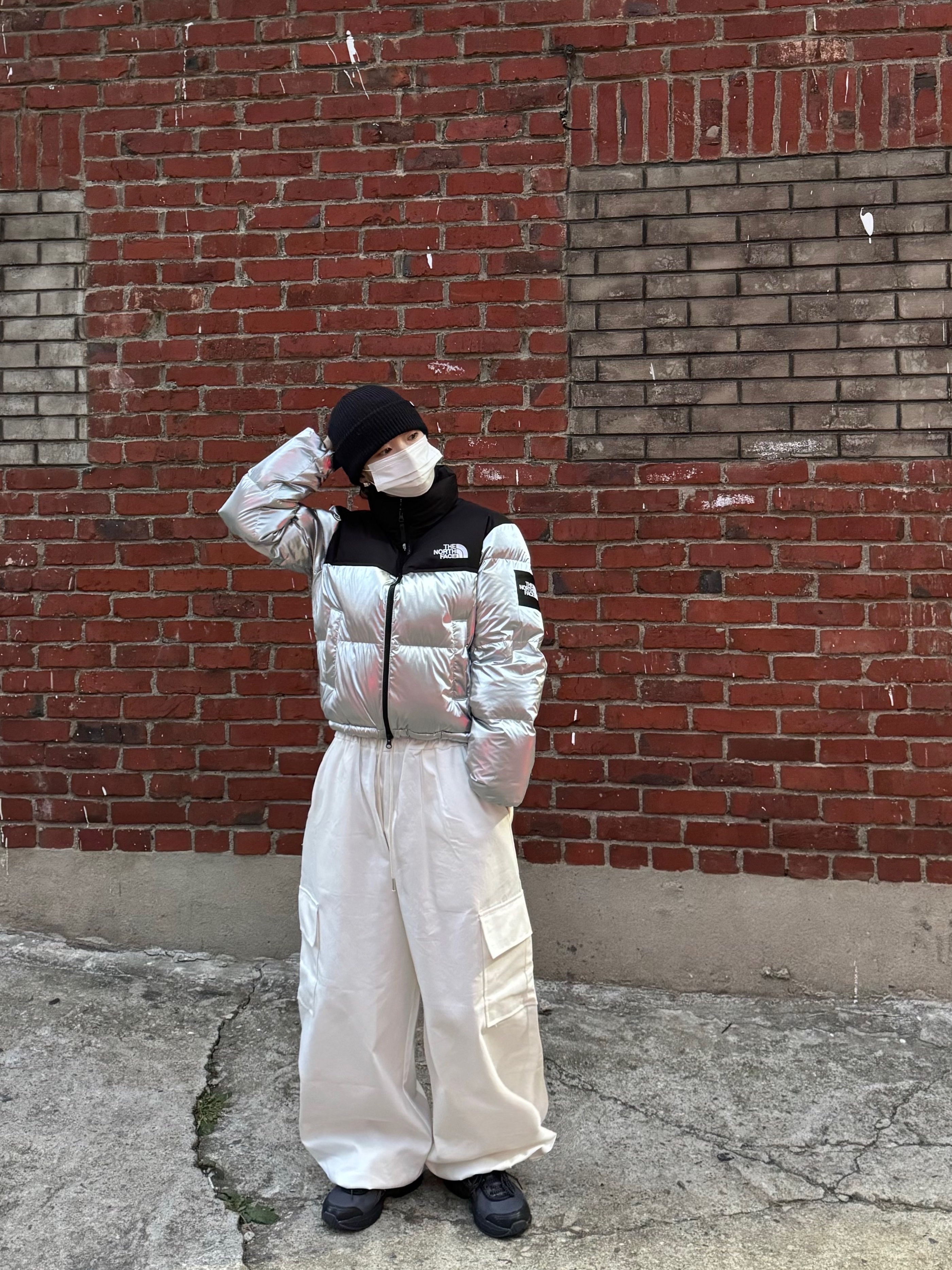 (W) The North Face White Label Novelty Nuptse Down Jacket SE Silver, Asics UB2-S Gel-1130 Asphalt Pure Silver 착용 스타일 - 4