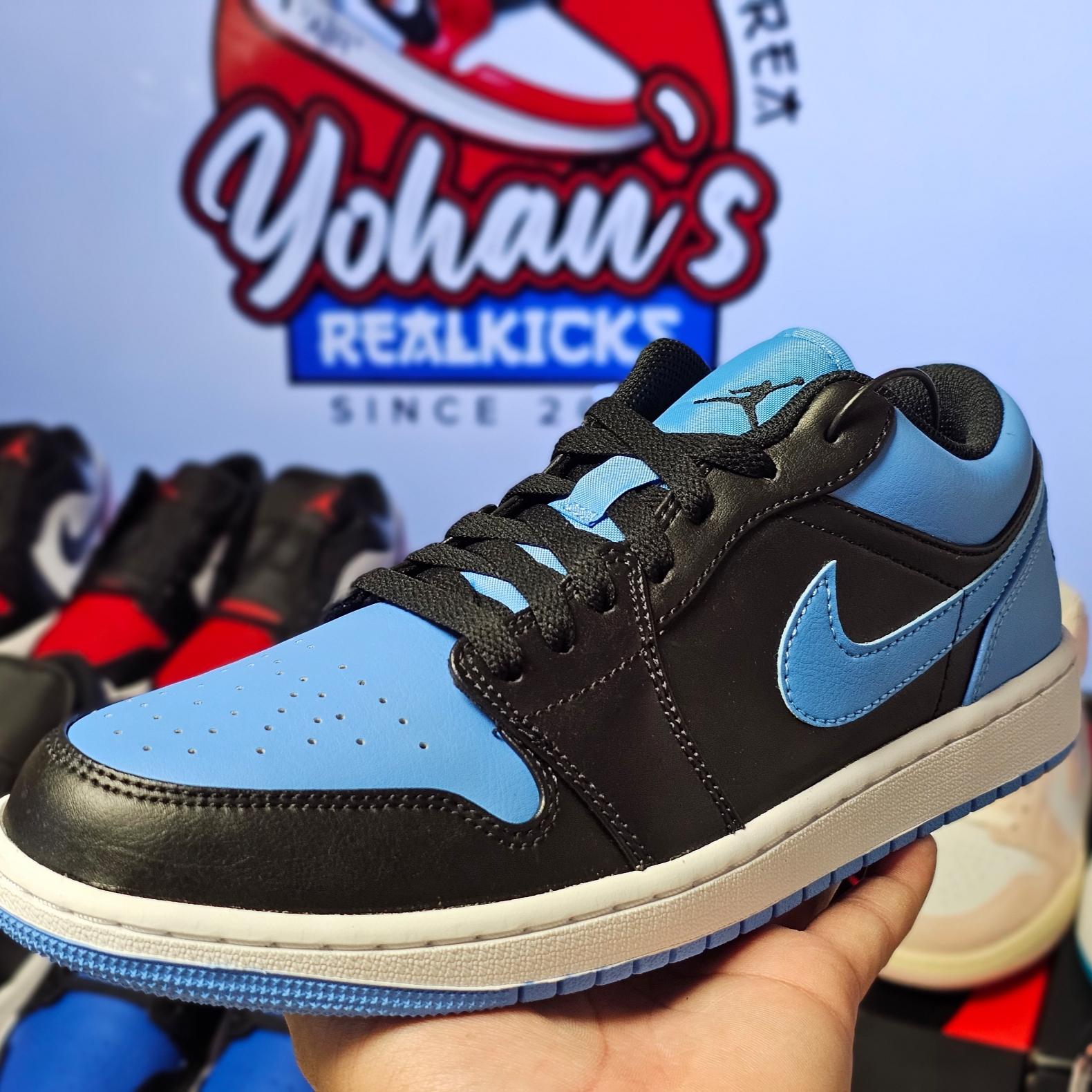 Jordan 1 Low Black University Blue 착용 스타일