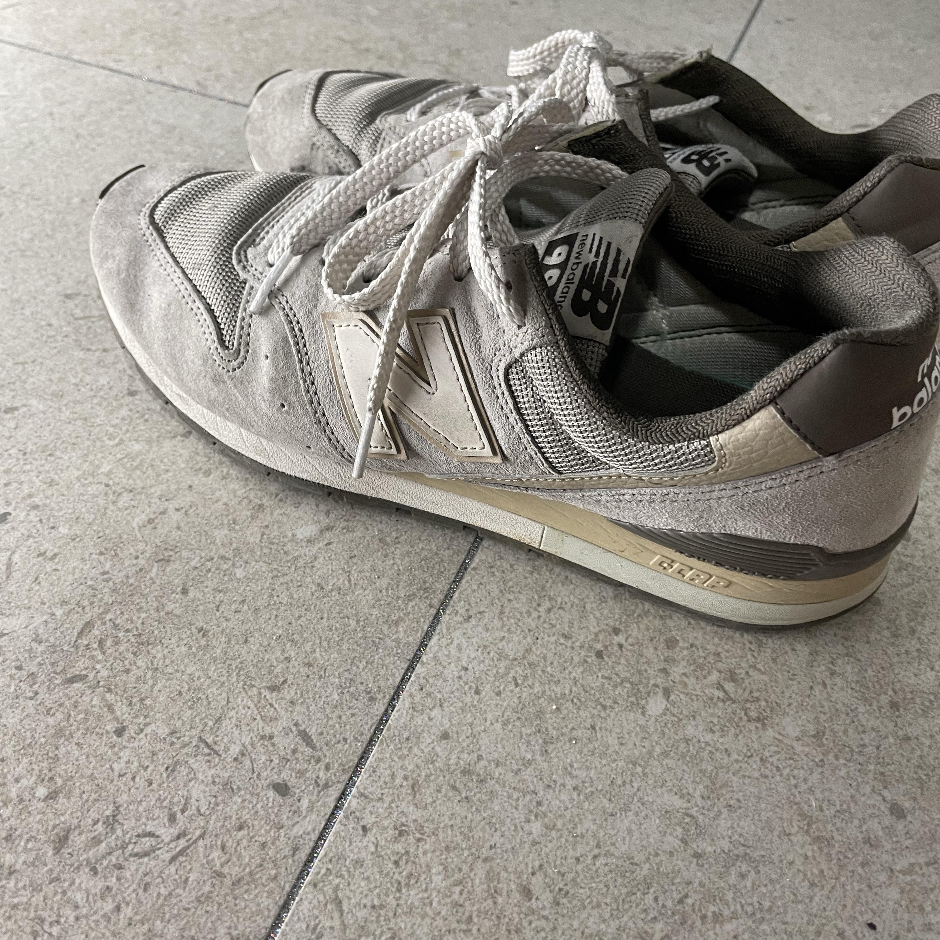 New Balance 996 Brown 착용 스타일 - 5