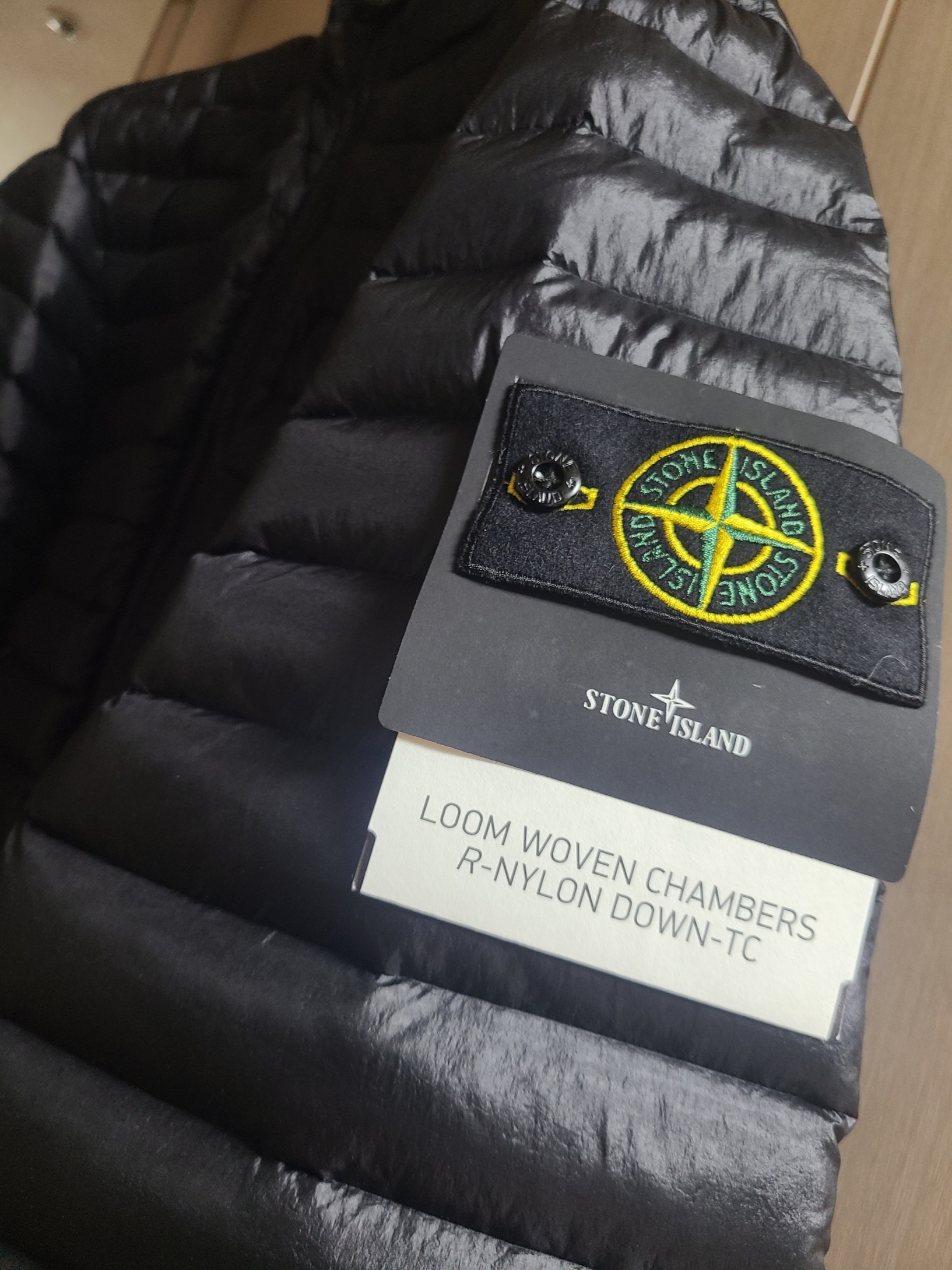 Stone Island 40324 Packable Loom Woven Chambers R-Nylon Down-TC Jacket Black - 23SS 착용 스타일