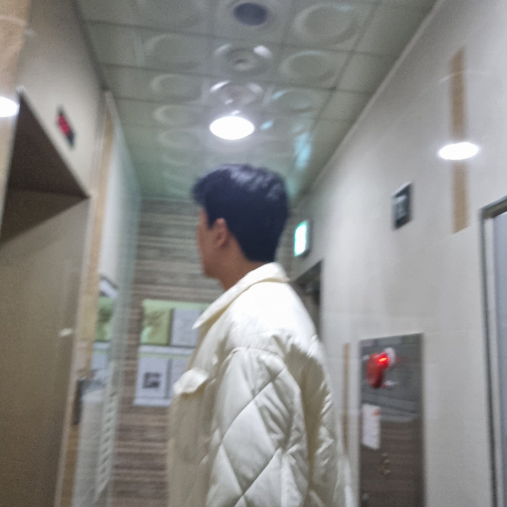 Jacquemus Le T-Shirt Gelo Print Ice Long Sleeve T-Shirt Print Ice White 착용 스타일 - 2