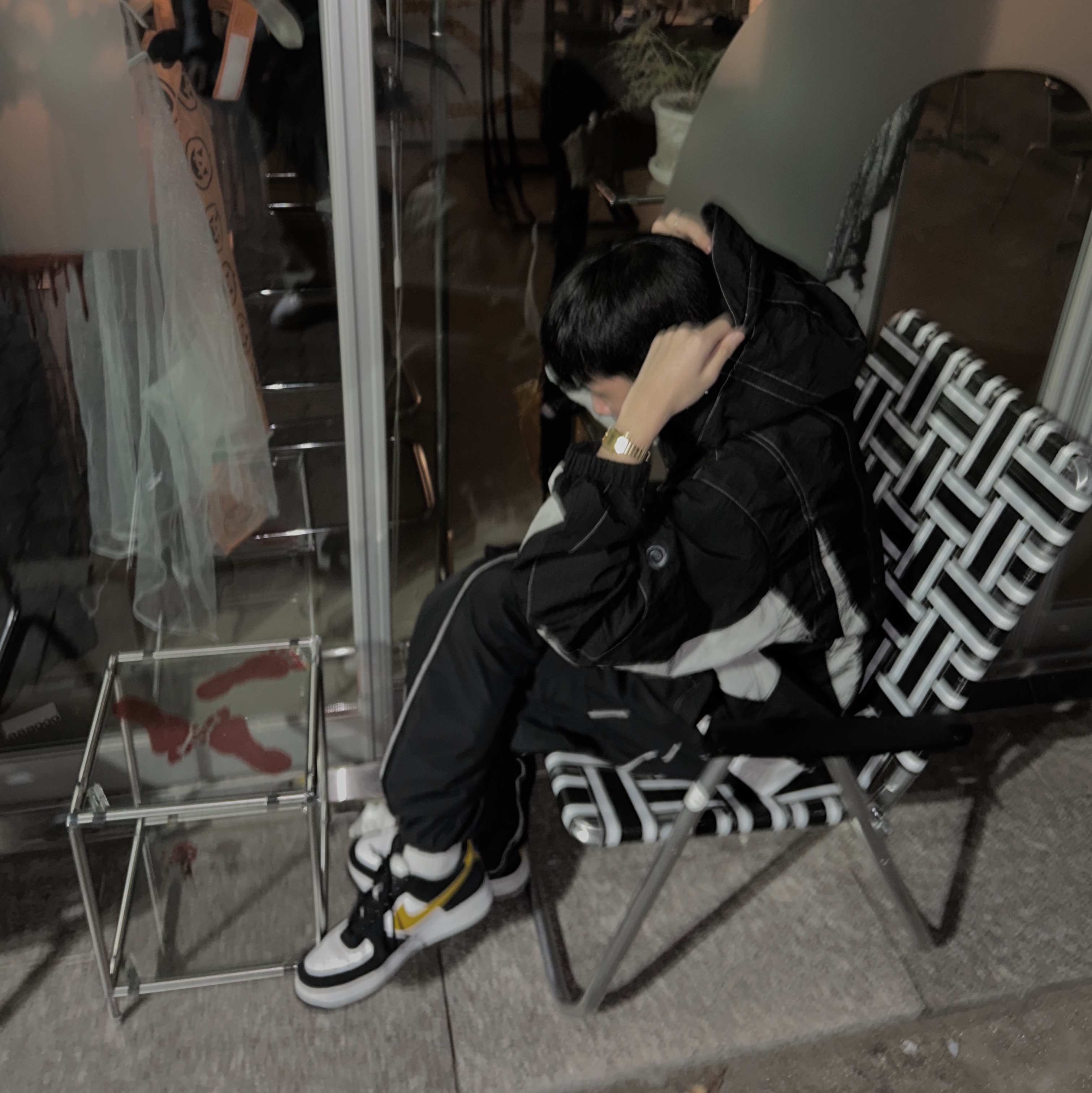 Nike Air Force 1 '07 LV8 Athletic Club Black Dark Sulfur 착용 스타일