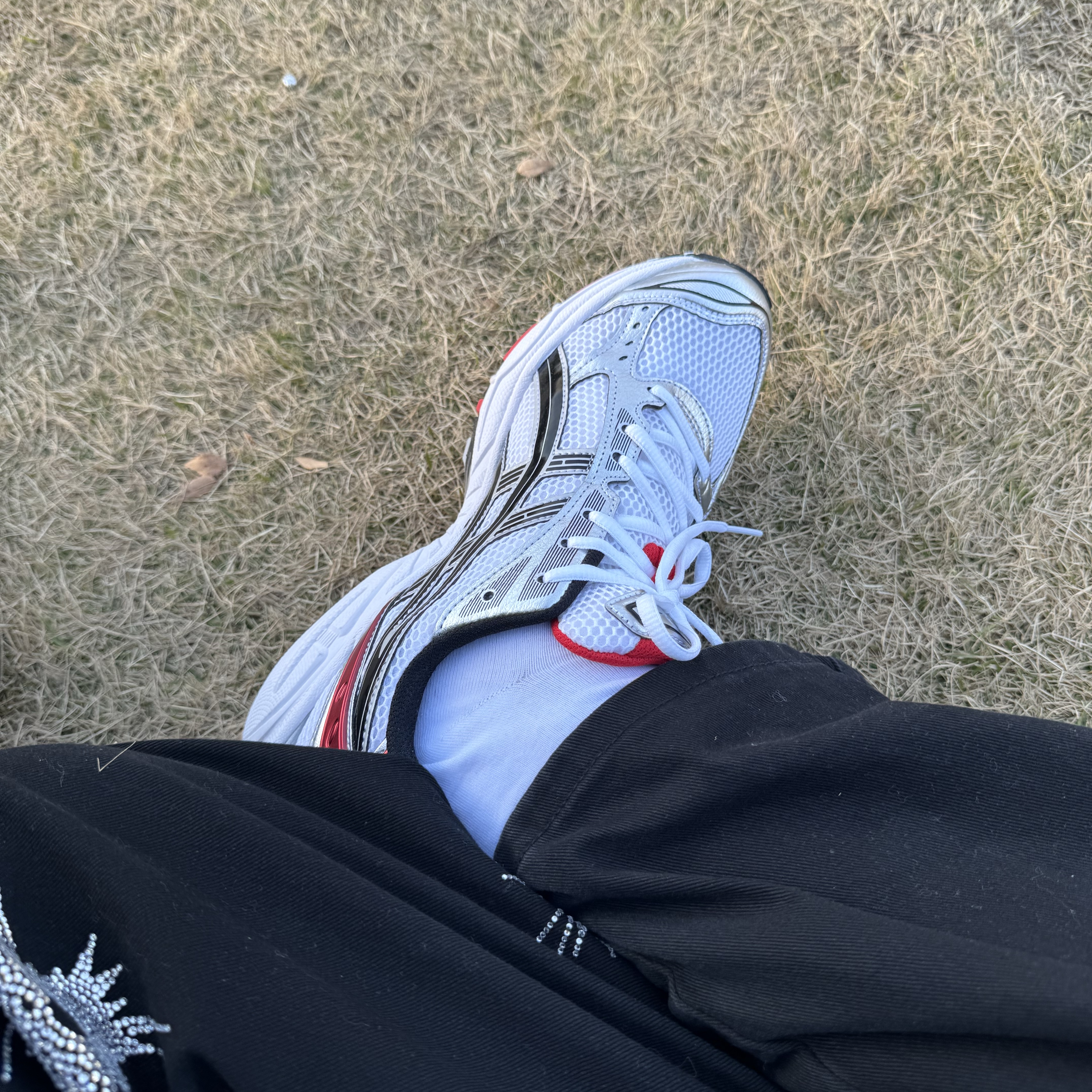 Asics Gel-Kayano 14 White Classic Red 착용 스타일